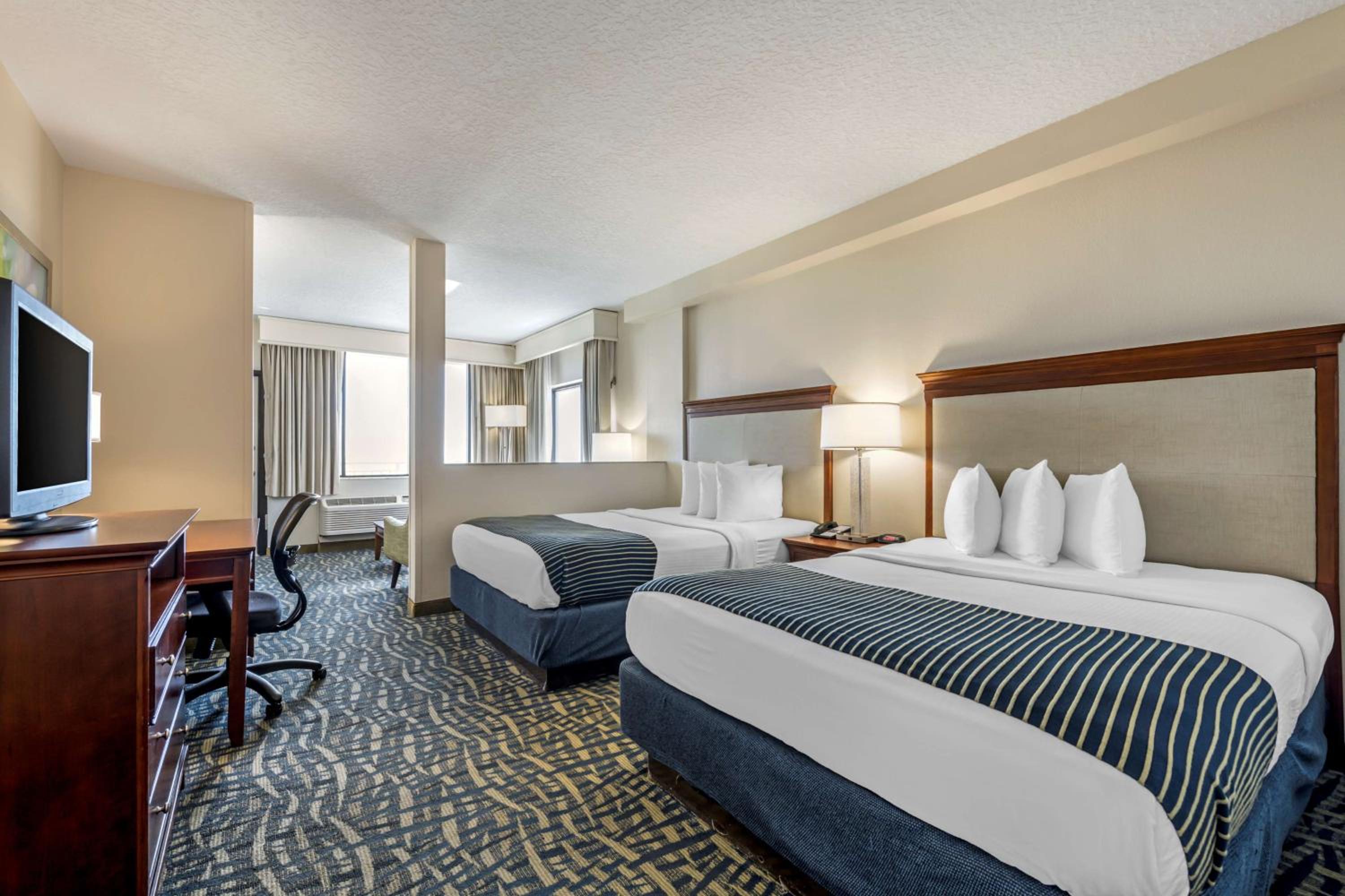 Oceanfront Junior Suite with Two Queen Beds and Balcony - Non-Smoking photo 1