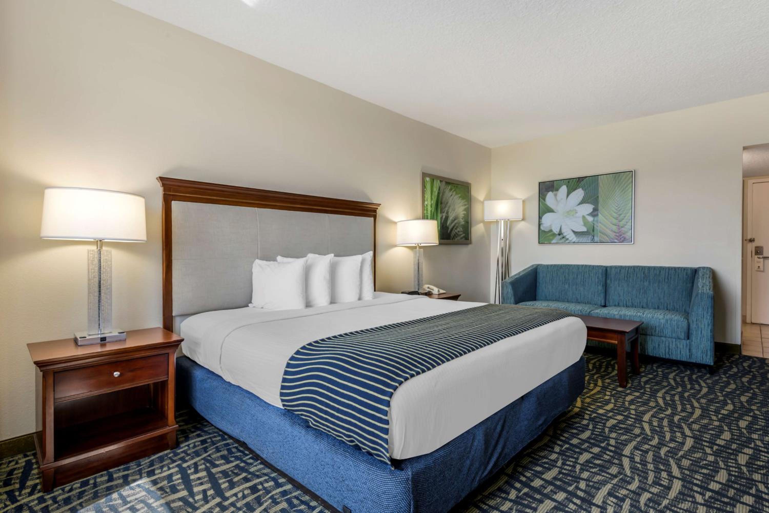 King Room with Roll-In Shower and Partial Ocean View - Disability/Non-Smoking - Photo 2