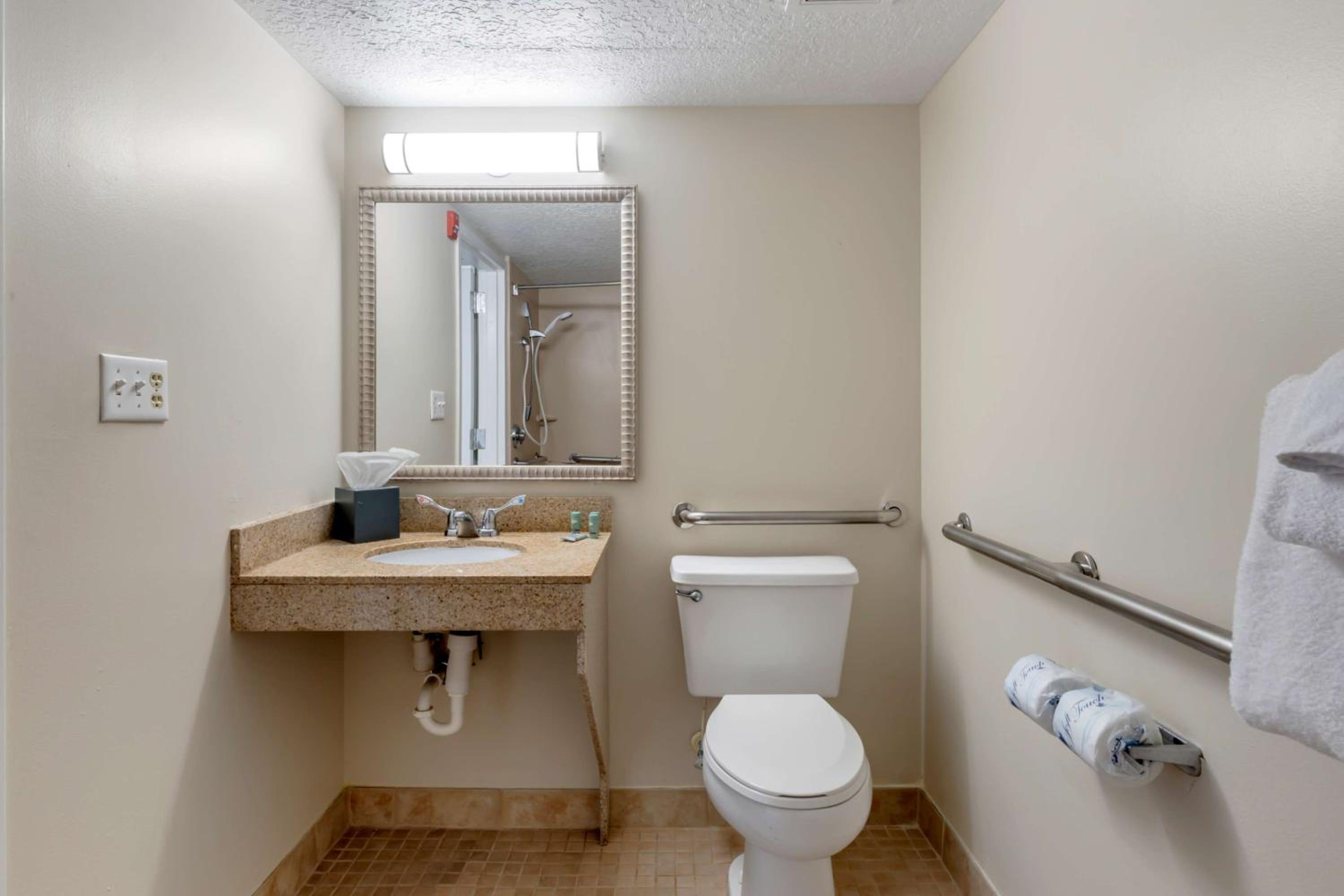 King Room with Roll-In Shower and Partial Ocean View - Disability/Non-Smoking - Photo 3