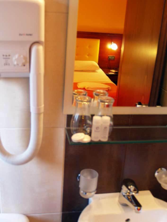 Double Room - Photo 8