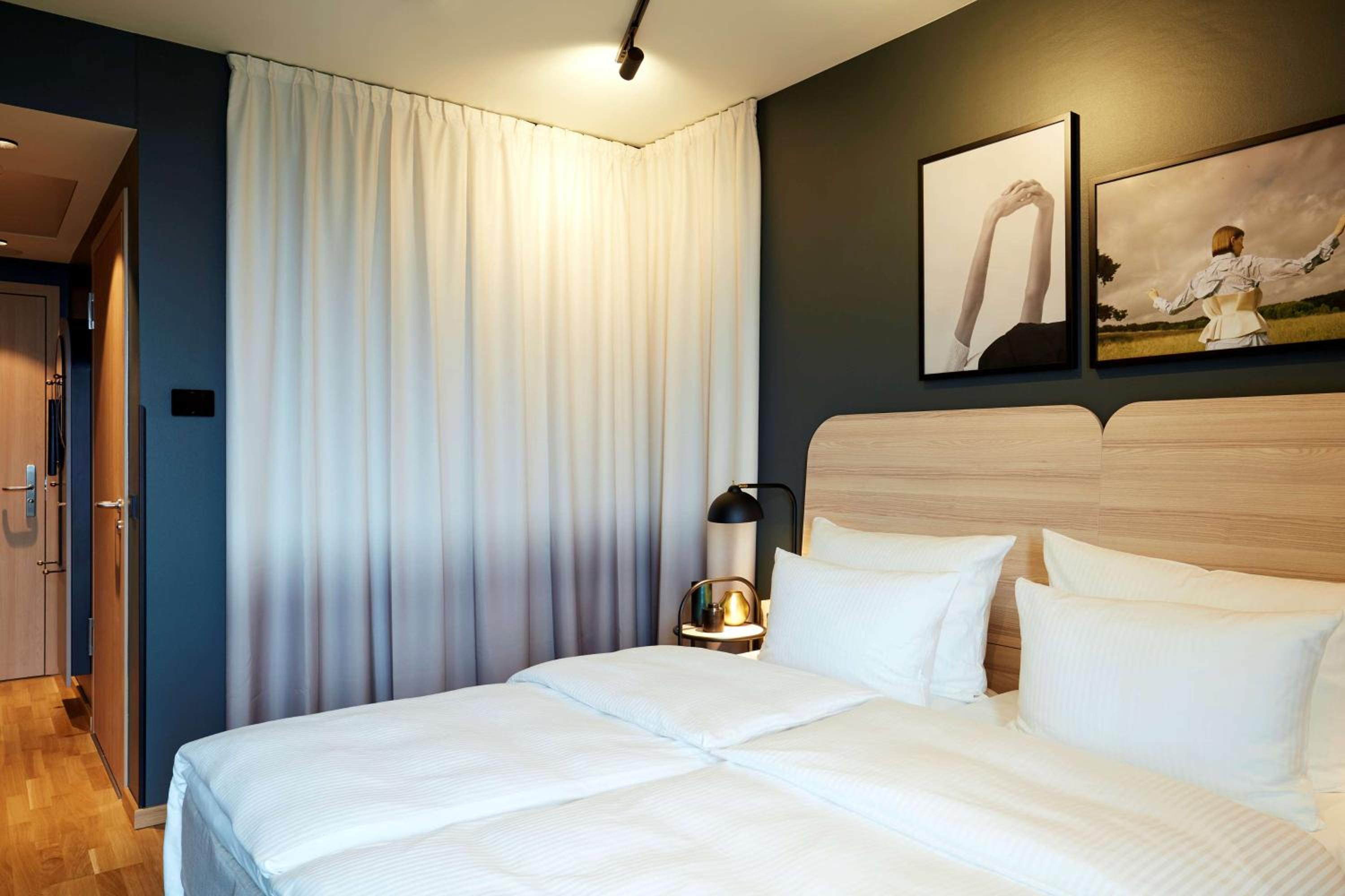 Superior Double Room with access to lounge "Living Room" - Photo 3