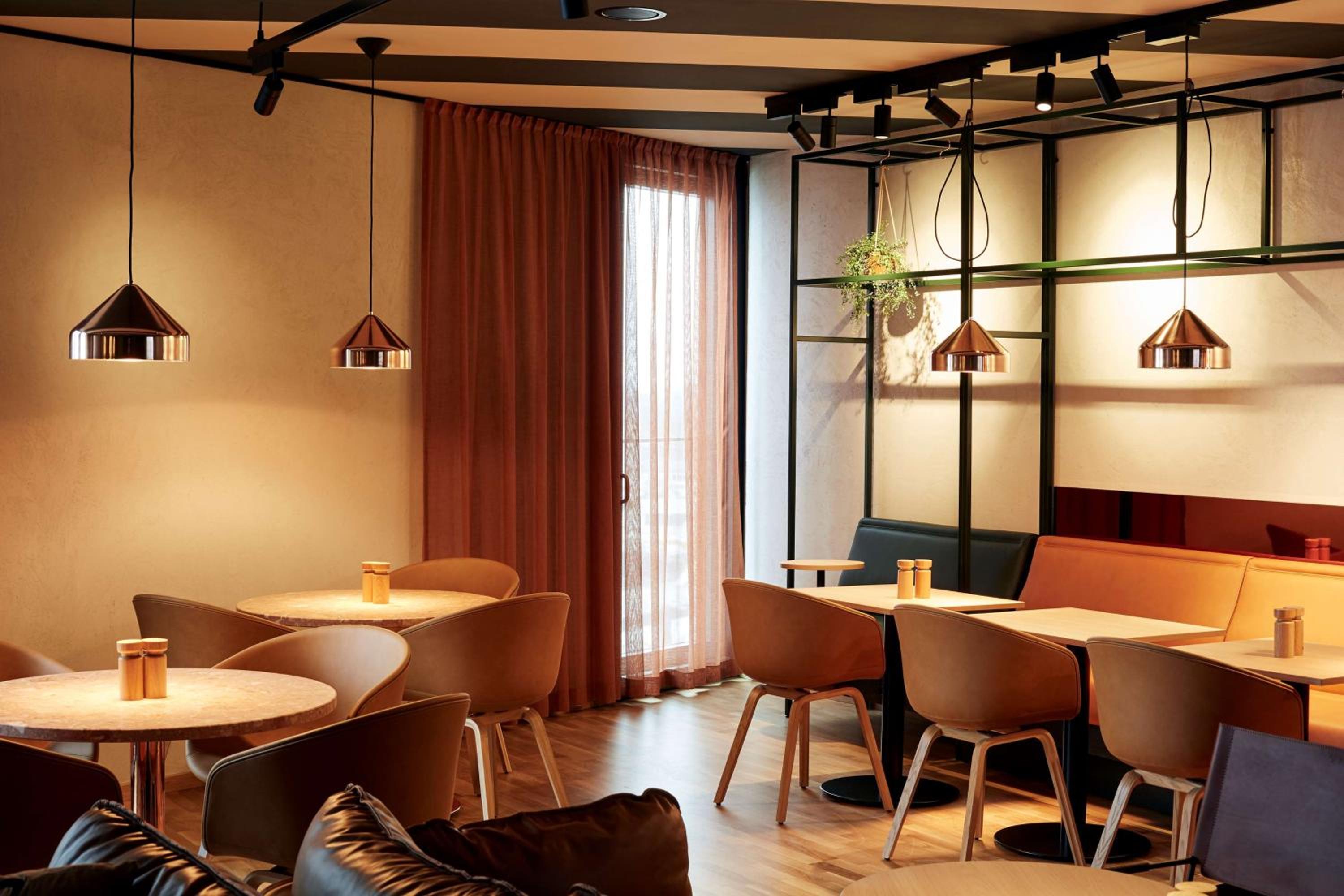 Superior Double Room with access to lounge "Living Room" - Photo 7