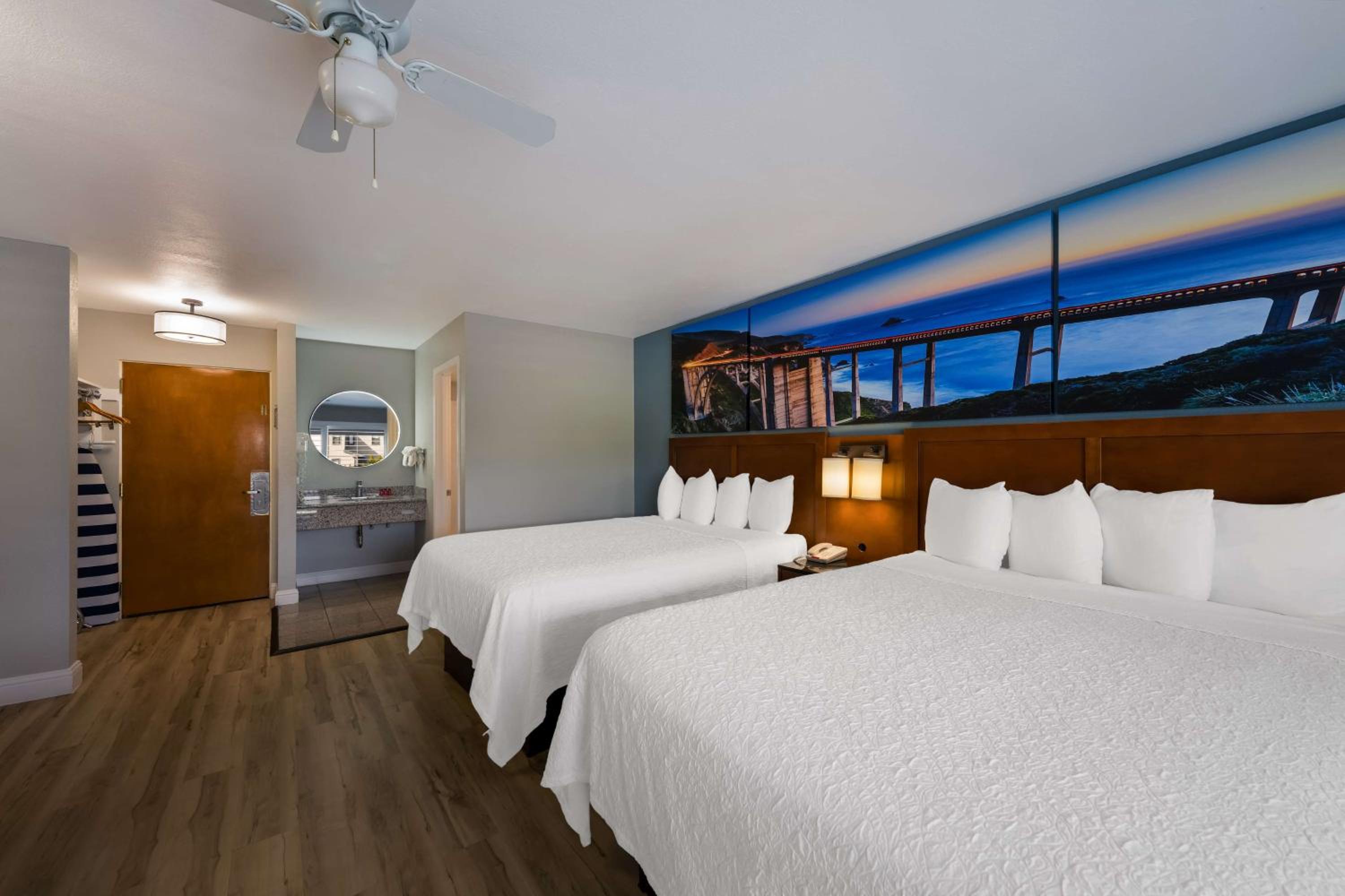 Queen Room With Two Queen Beds - Non-Smoking - Photo 7