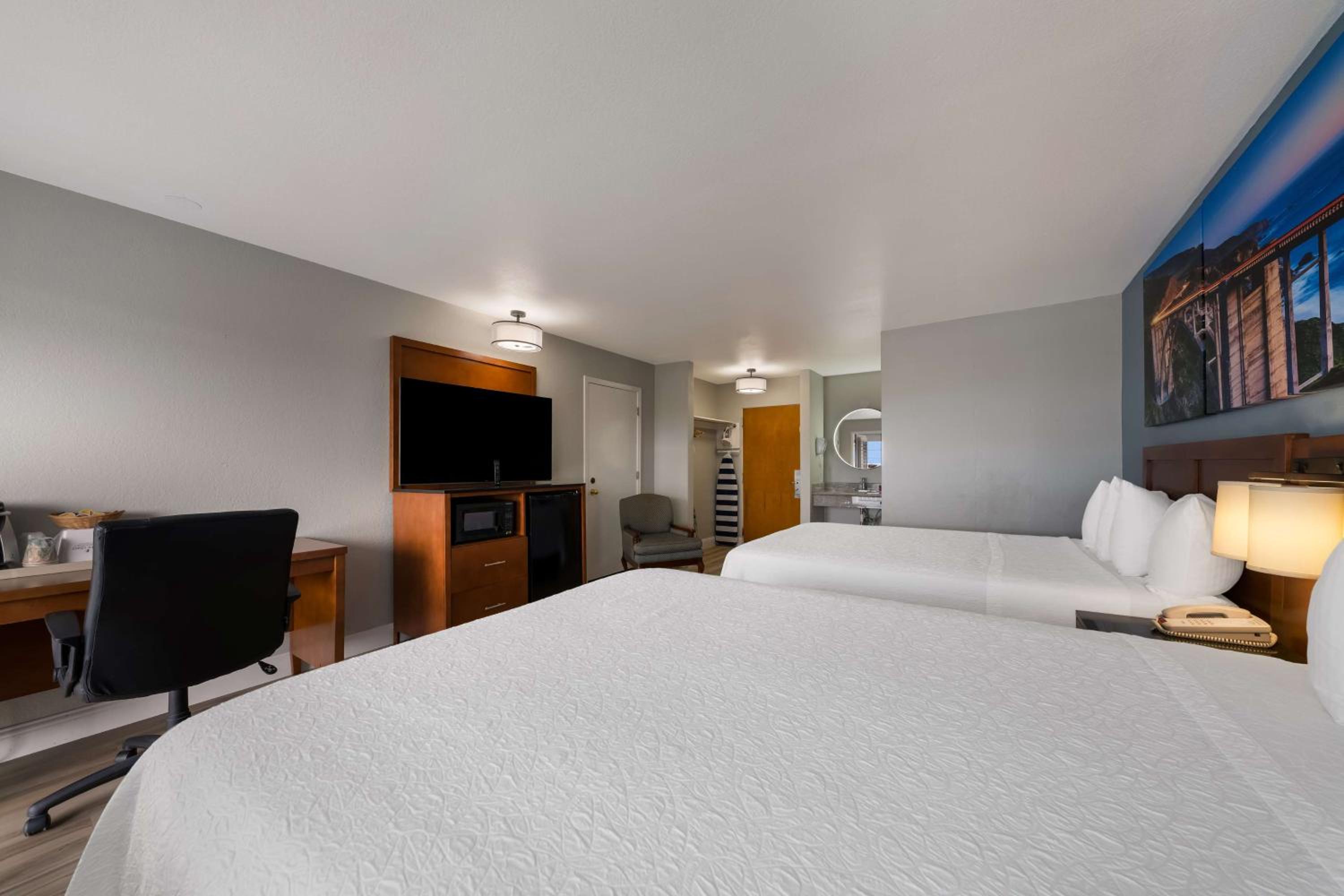 Queen Room With Two Queen Beds And Ocean View