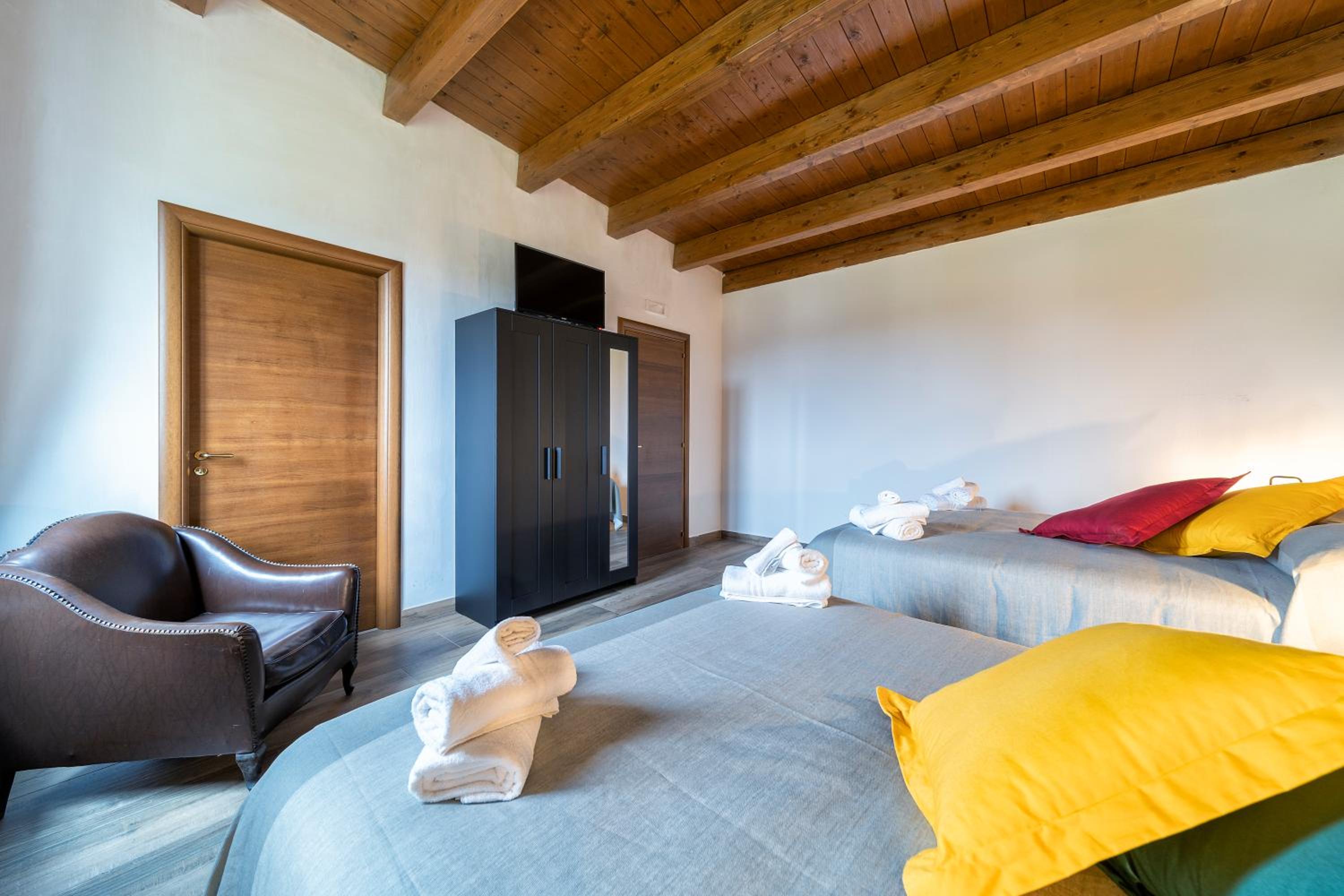 Quadruple Room - Photo 5
