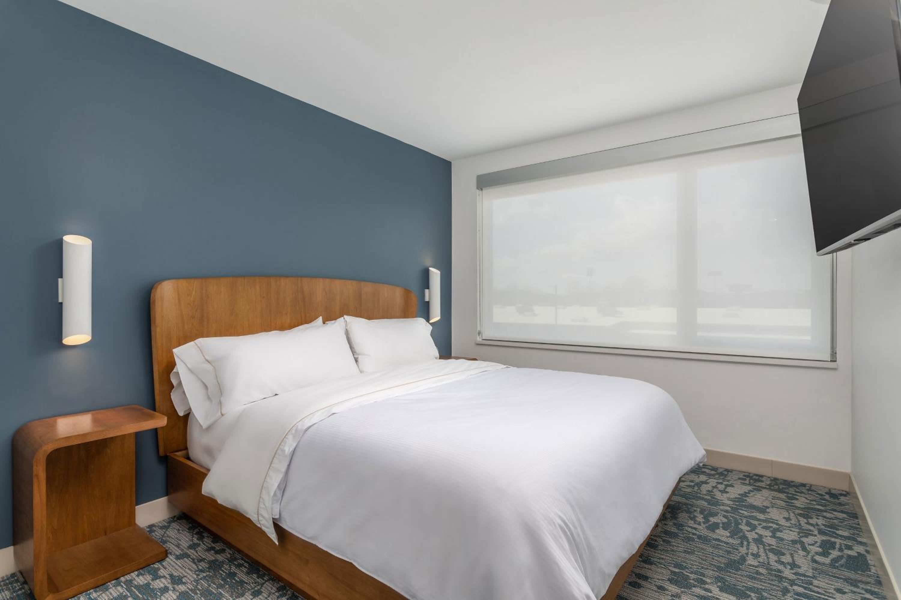 One-Bedroom King Suite with Sofa Bed - Photo 6