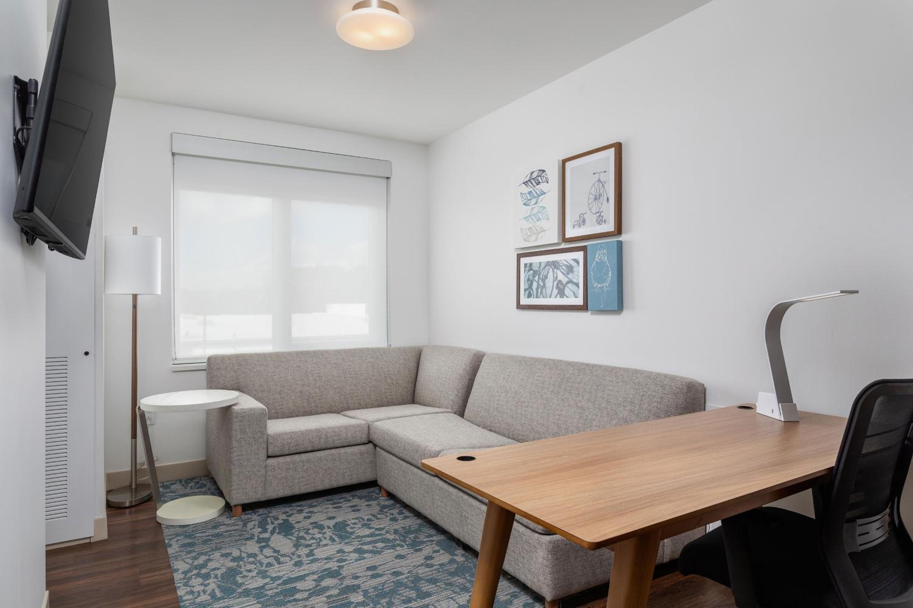 One-Bedroom King Suite with Sofa Bed - Photo 7