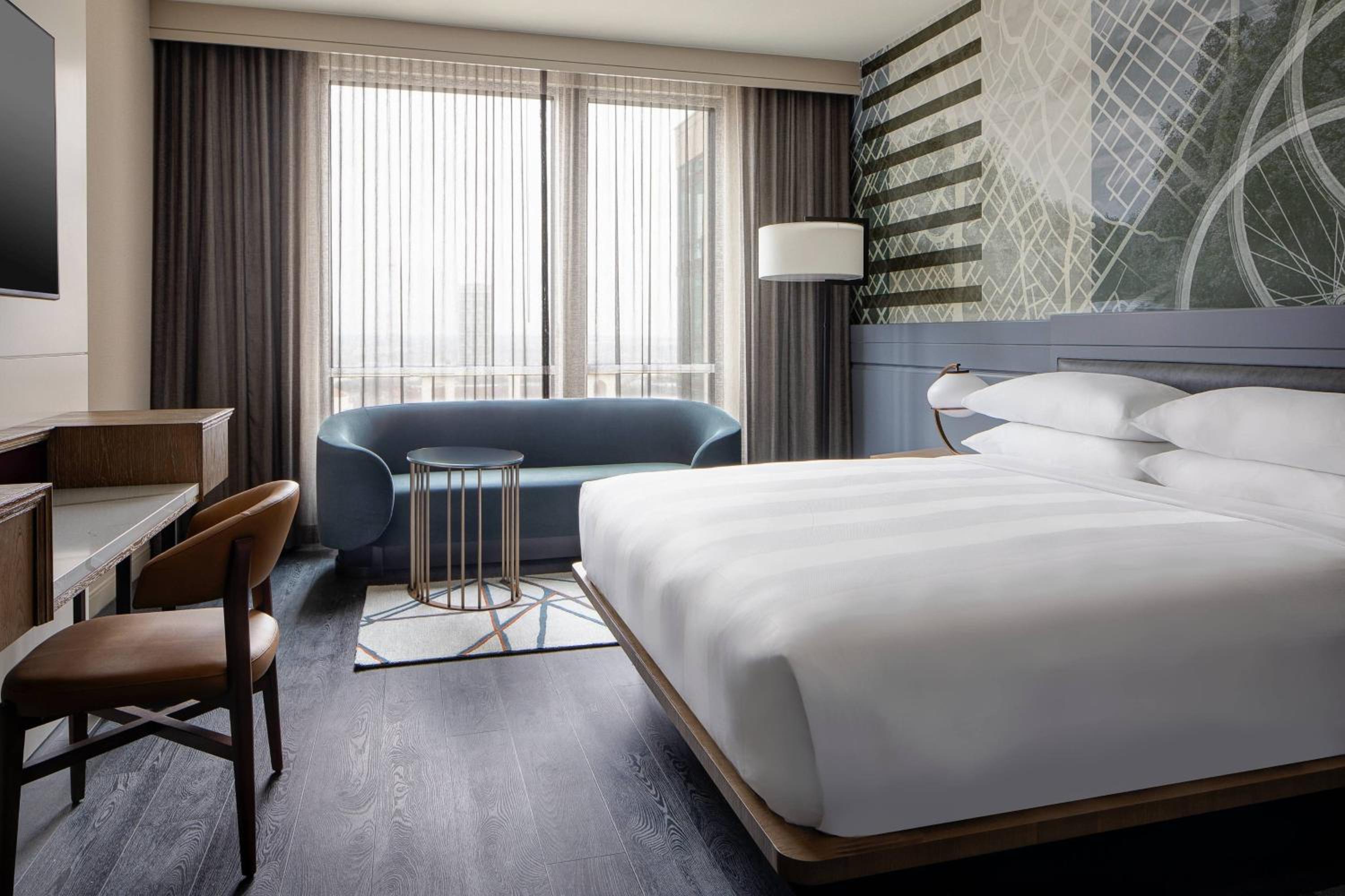 Standard Guest room with 1 King, City view - Photo 7