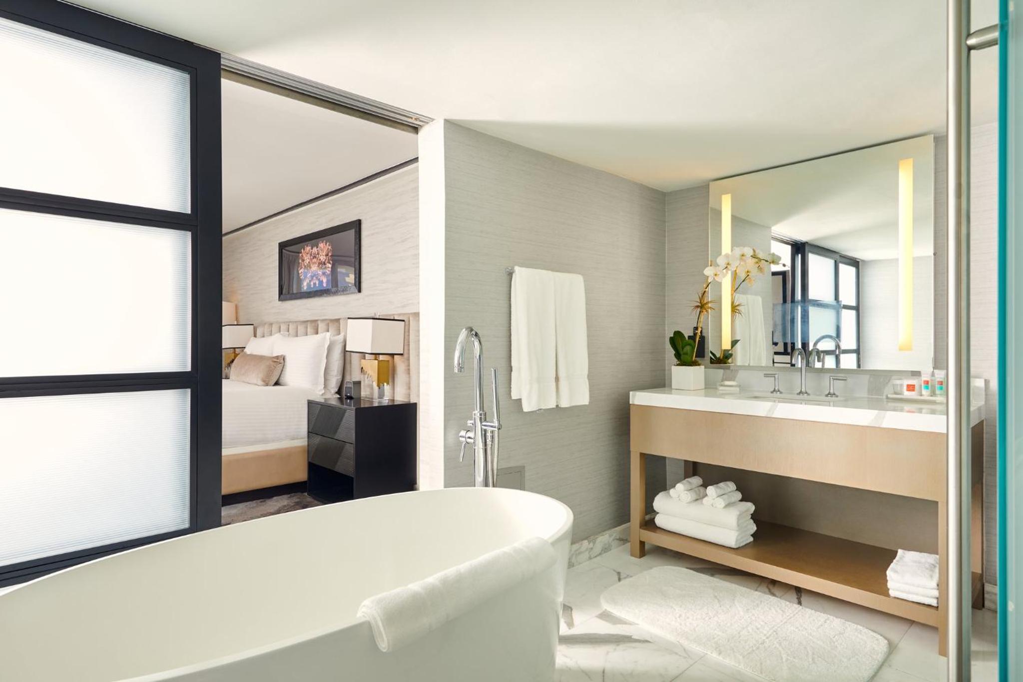 Deluxe Suite With Sea View