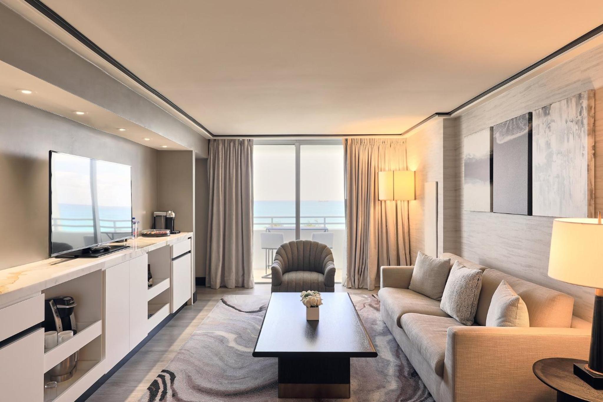 Deluxe Suite With Sea View