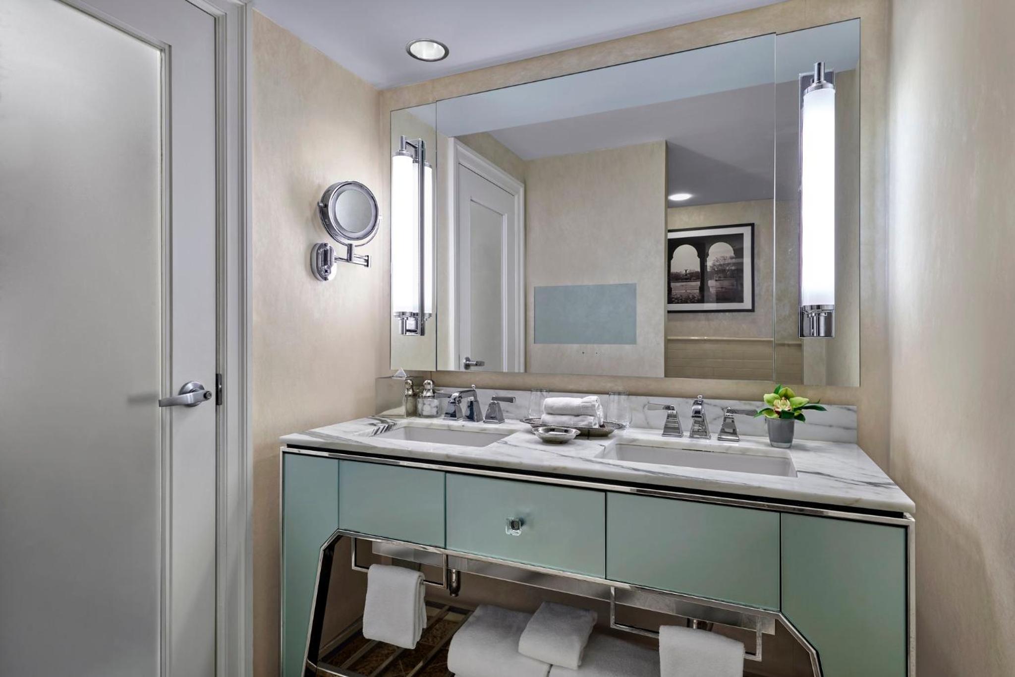 Grand Studio King Hearing Accessible