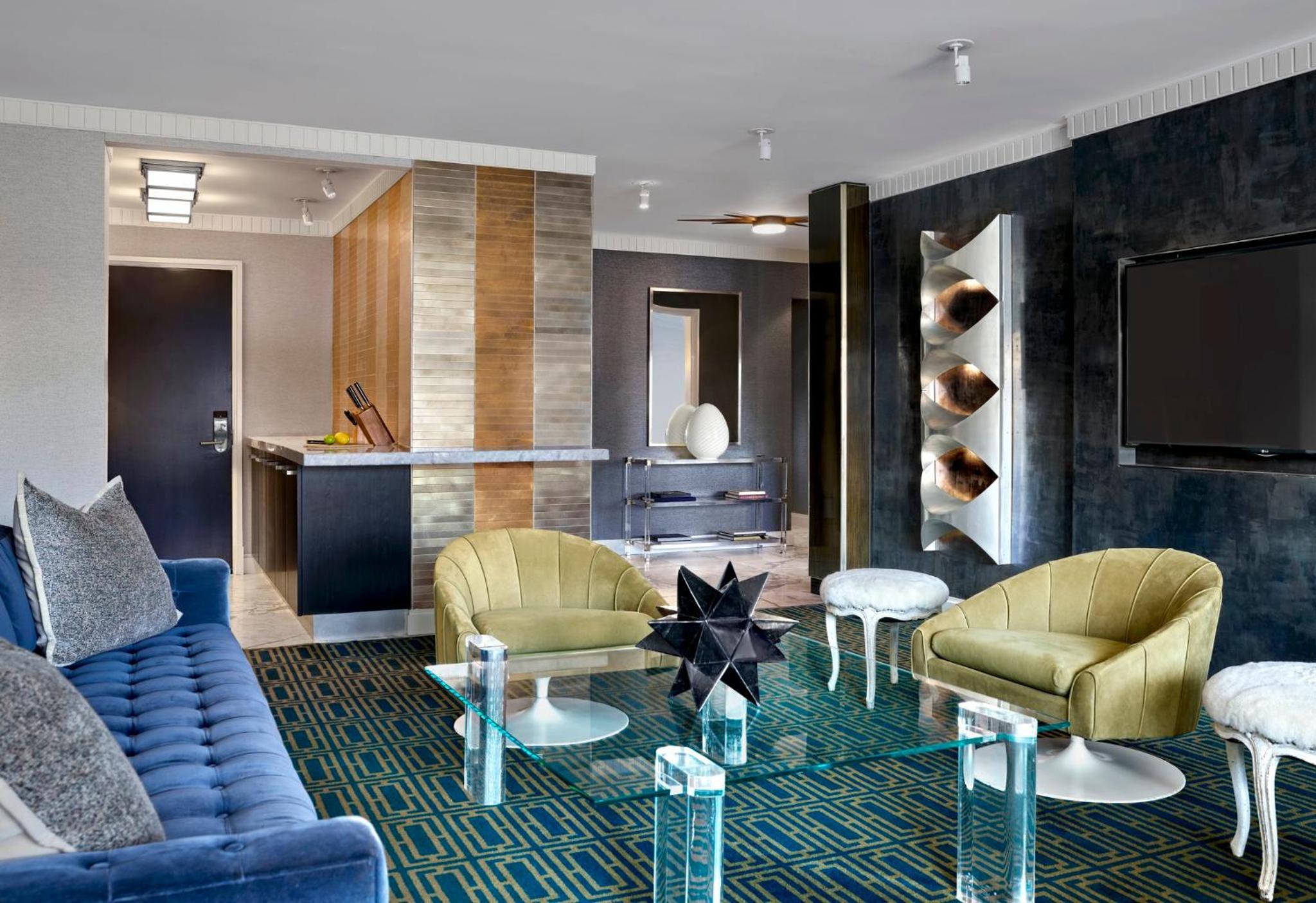 Classic 1970's 2-Bedroom Apartment Suite