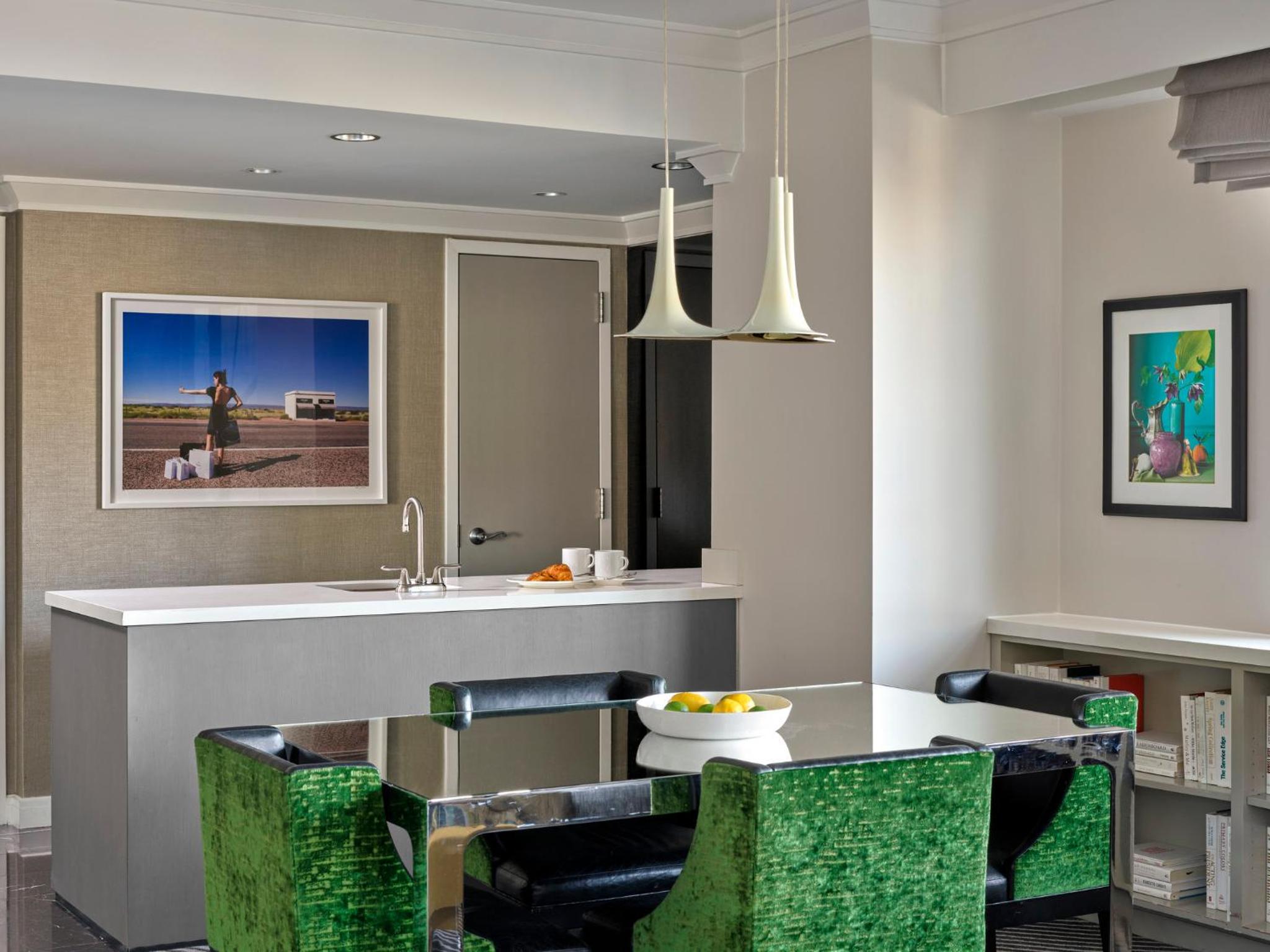 Pop Art 1-Bedroom Suite