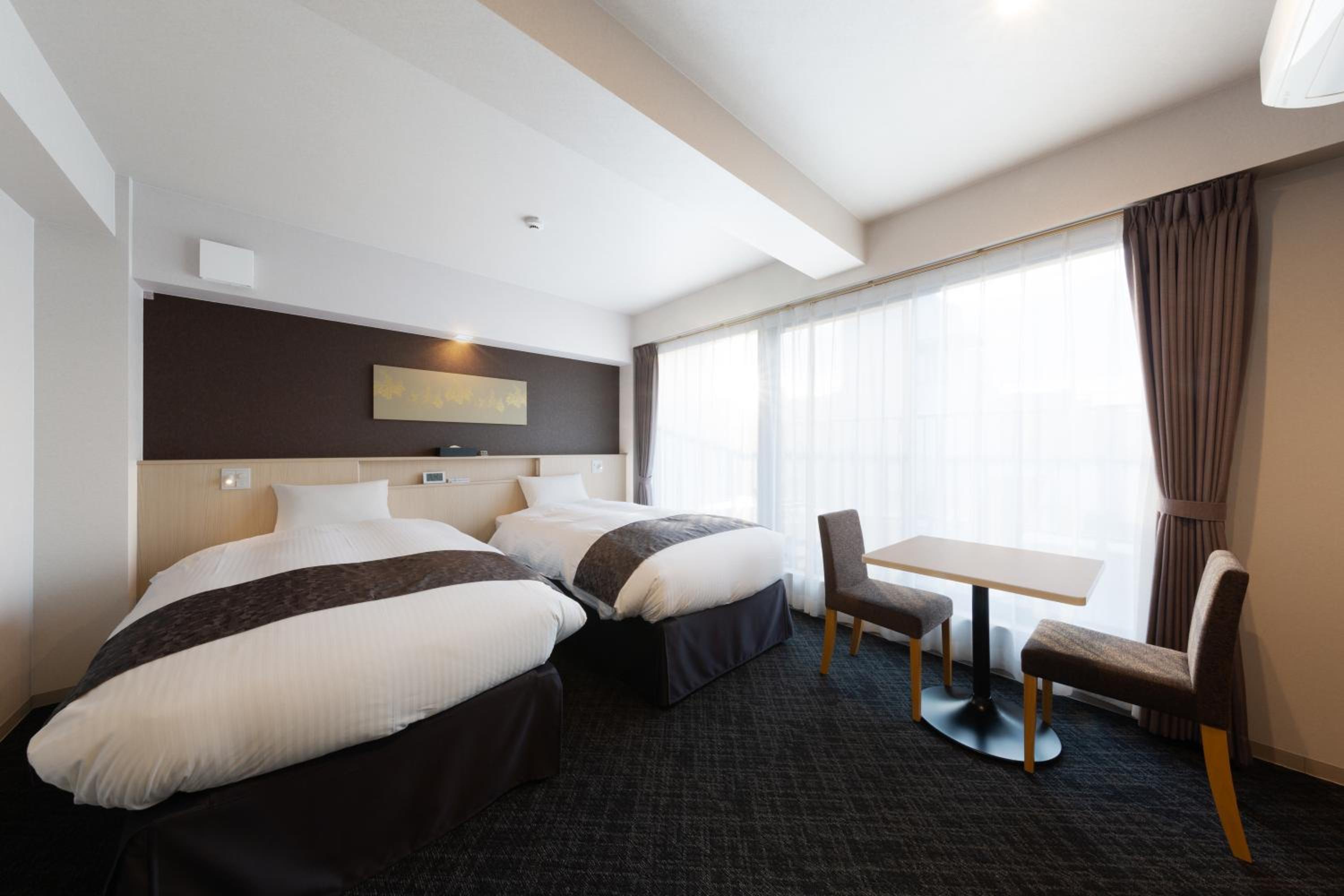 Large Twin Room - Photo 18