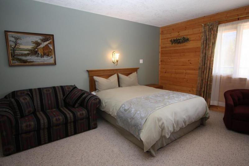 Queen Room with Two Queen Beds photo 1