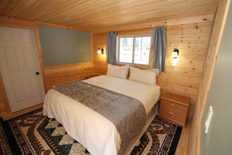 One-Bedroom Cabin photo 2