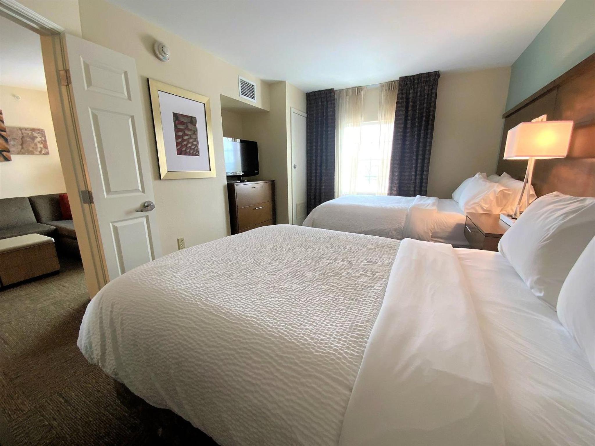 One-Bedroom Suite with Two Double Beds - Photo 3