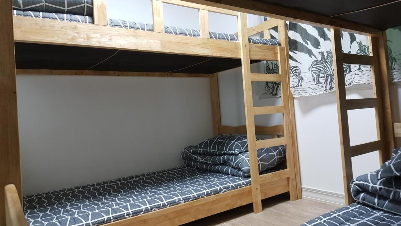 Bed in 4-Bed Dormitory Room photo 1