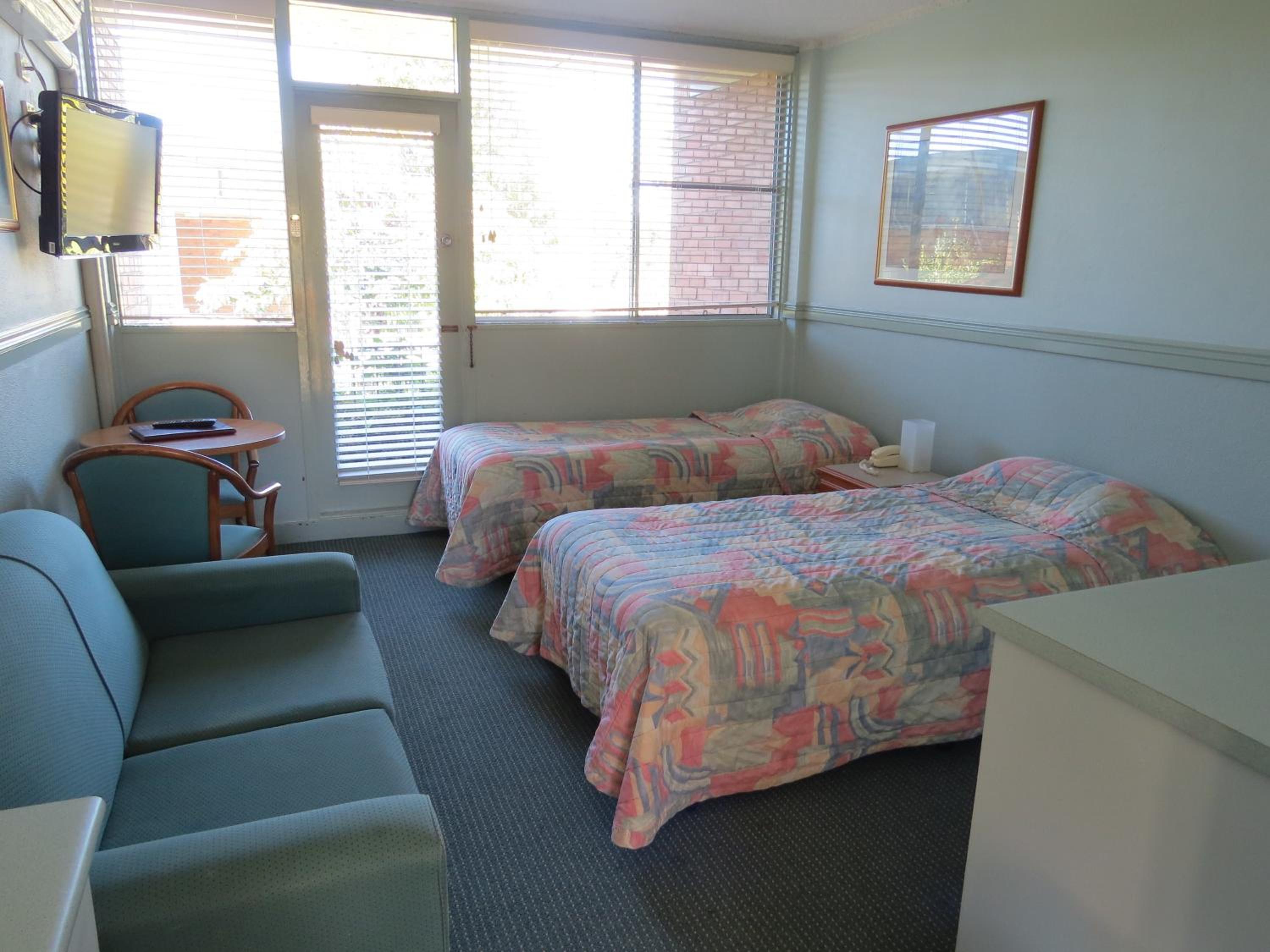 Twin Room - Photo 2