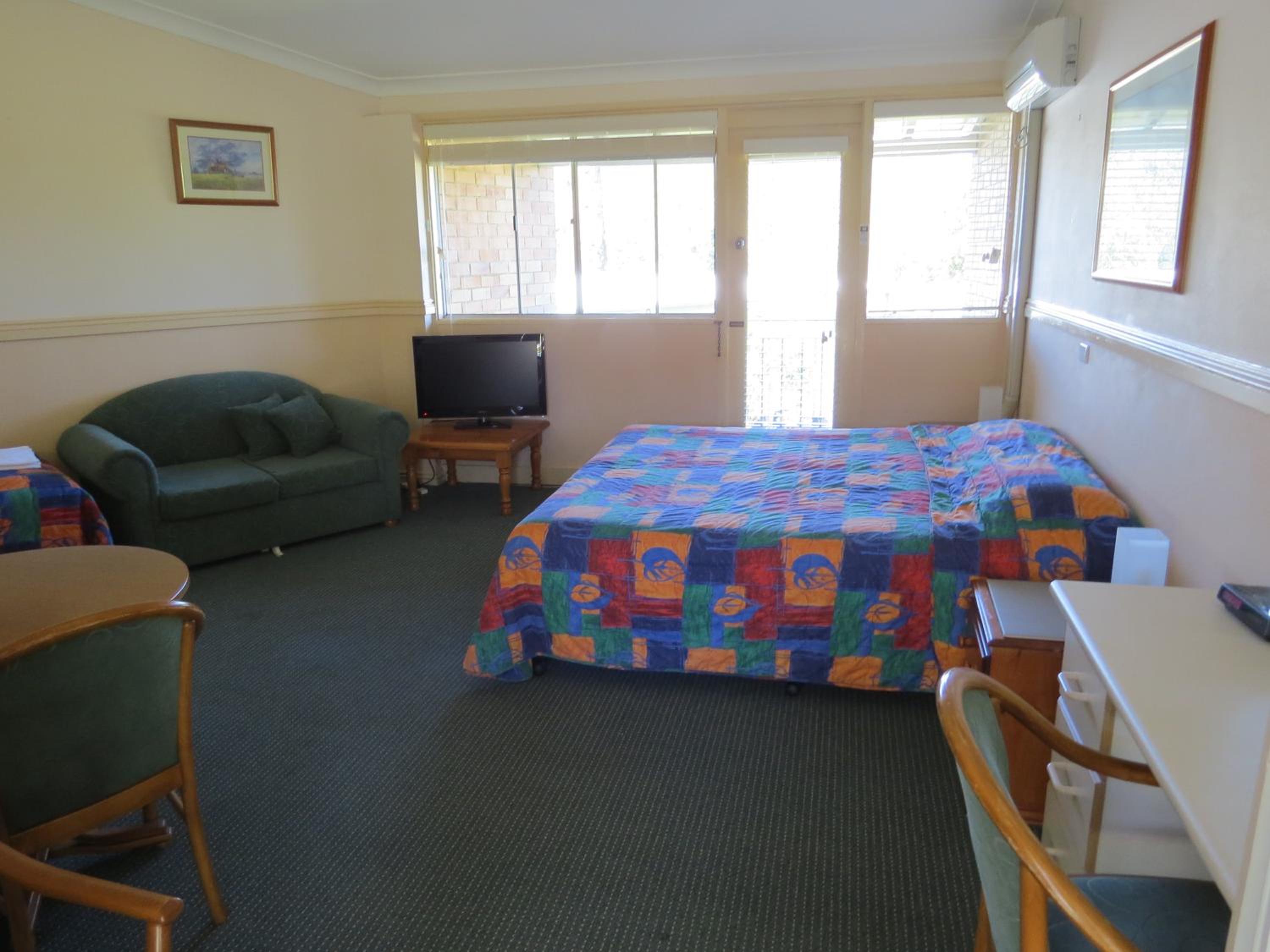 Family Room - Photo 4
