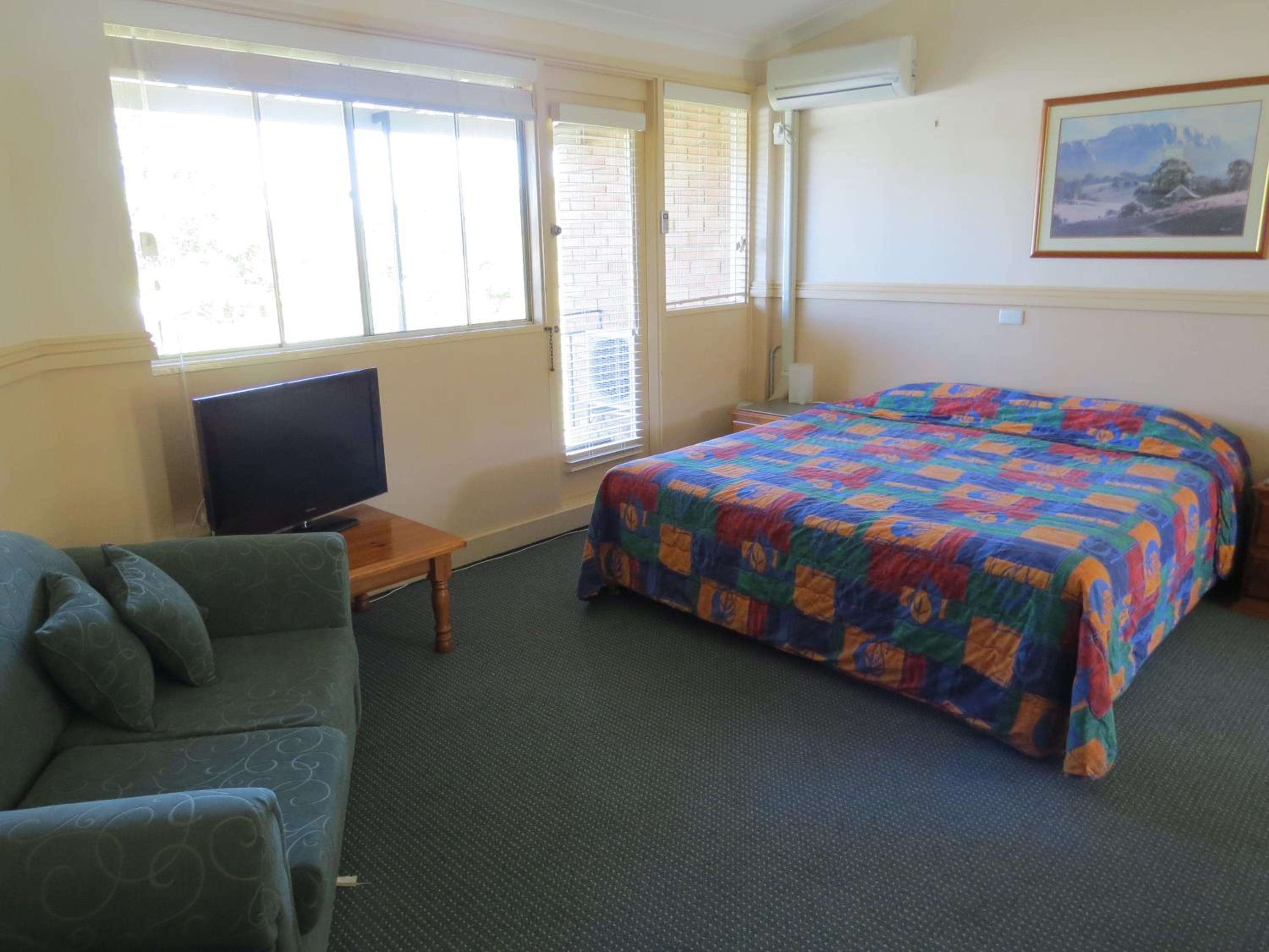 Family Room - Photo 6