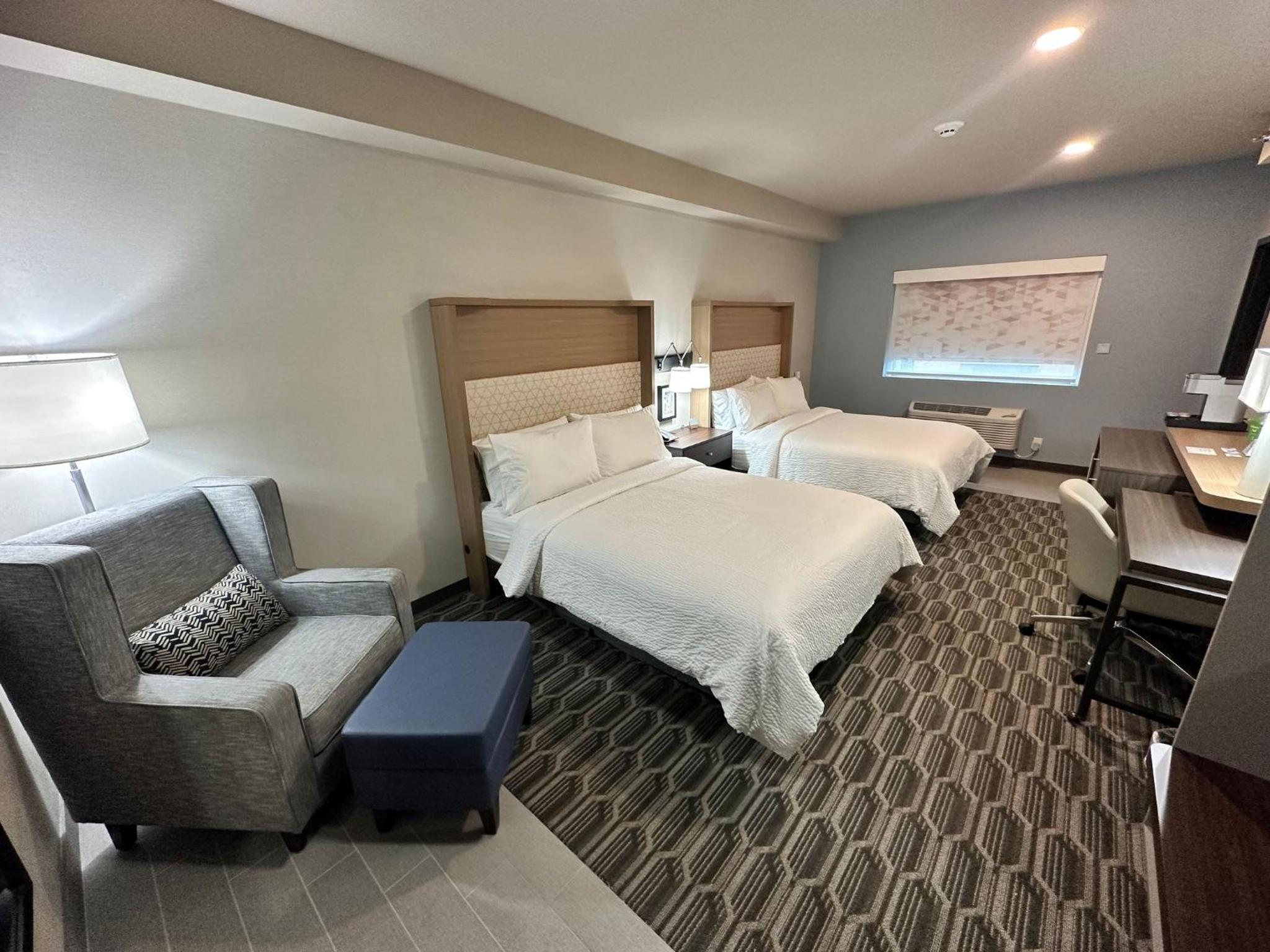Standard Queen Room with Two Queen Beds - Communications and Mobility Accessible - Photo 6