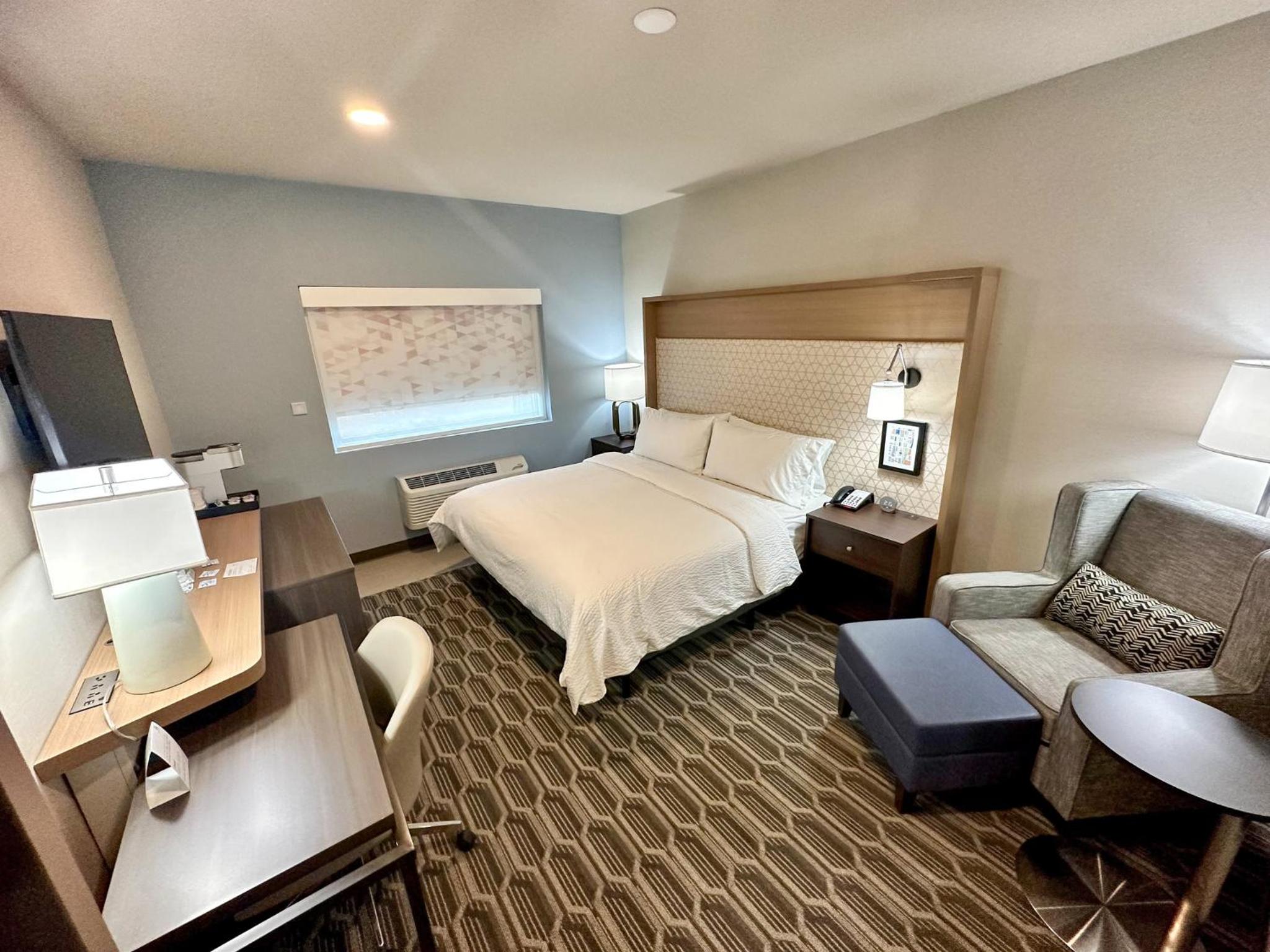 Standard King Room - Photo 2
