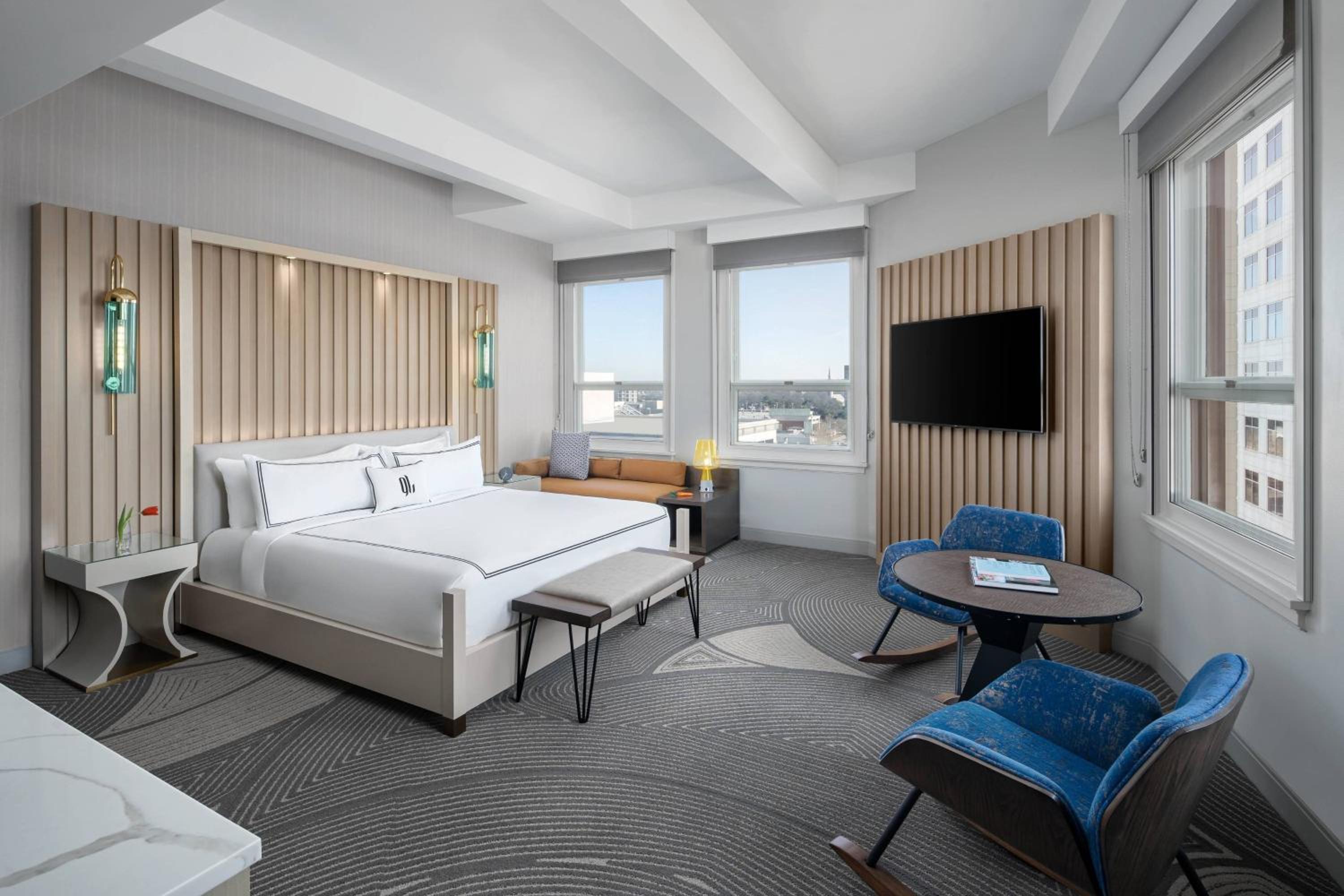 Guest room, 1 King, Corner room