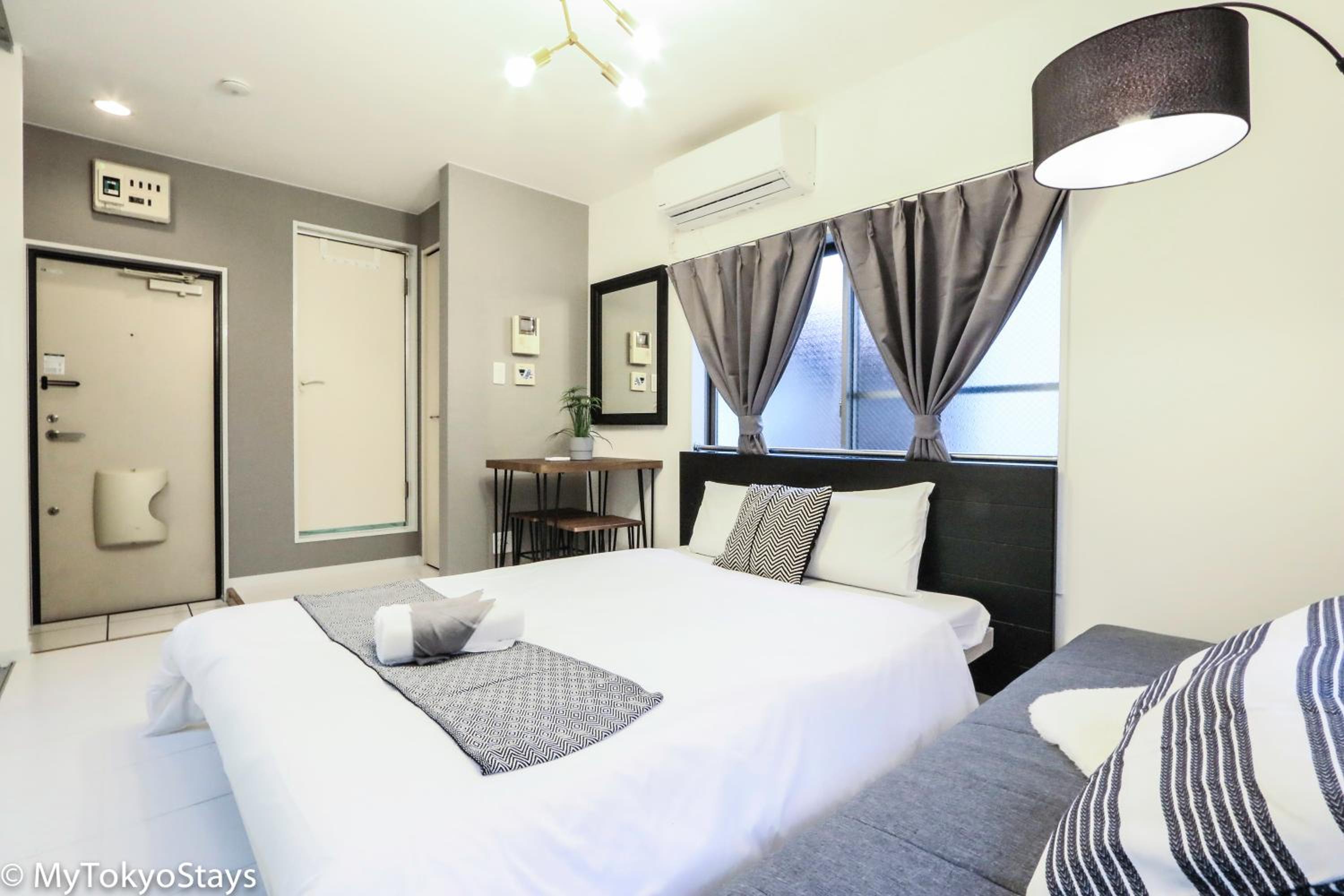 One-Bedroom Apartment photo 2