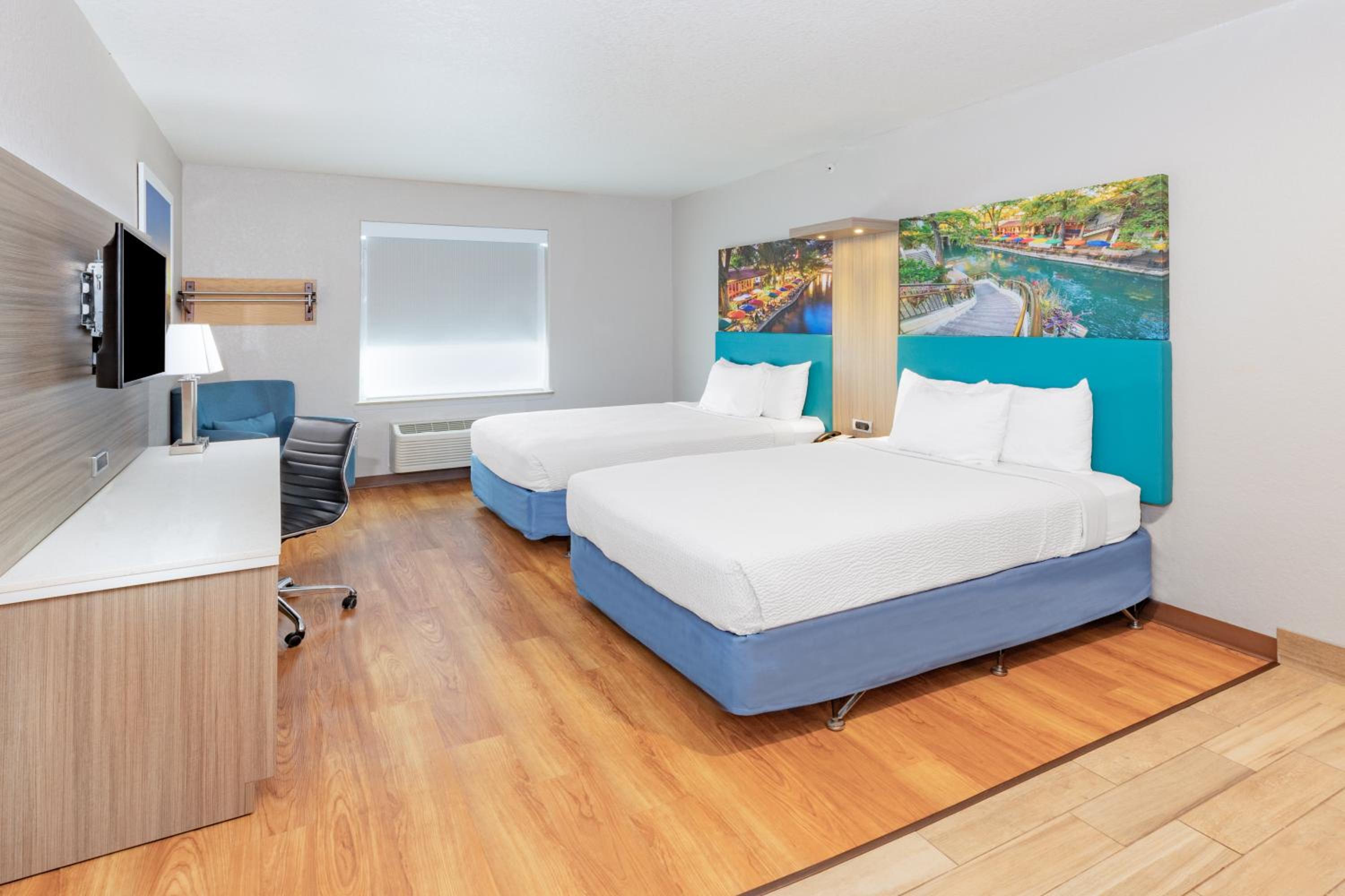 Queen Studio with Two Queen Beds - Mobility Accessible/Non-Smoking - Photo 1