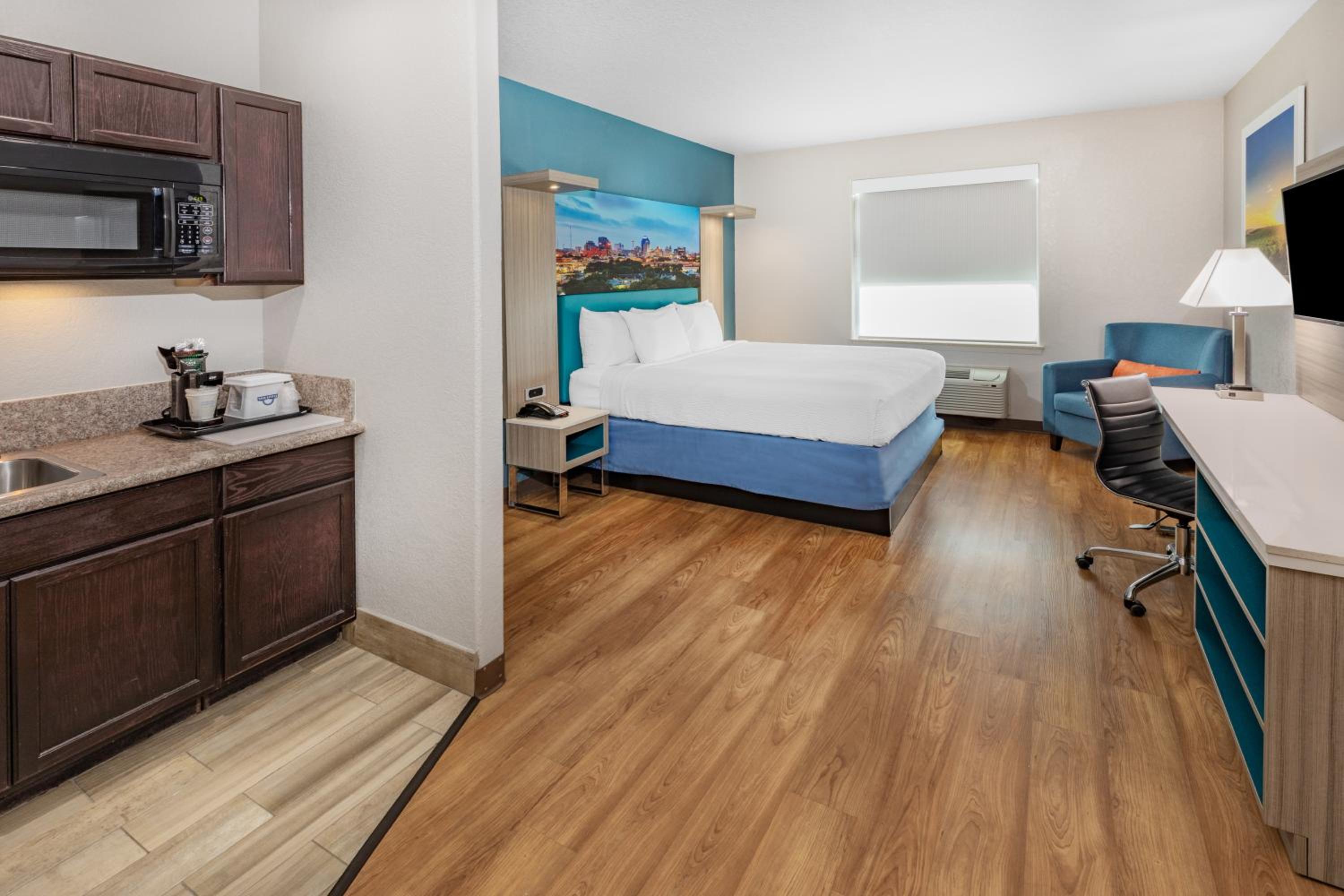 King Studio Suite - Non-Smoking - Photo 2