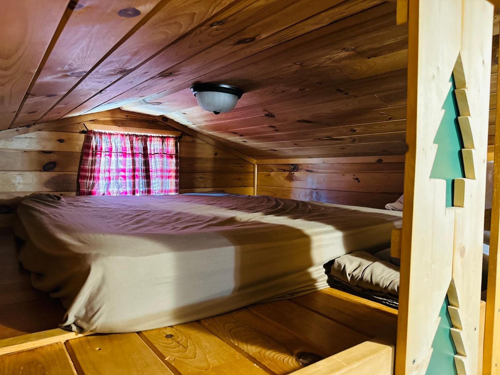 Deluxe Family Suite photo 1
