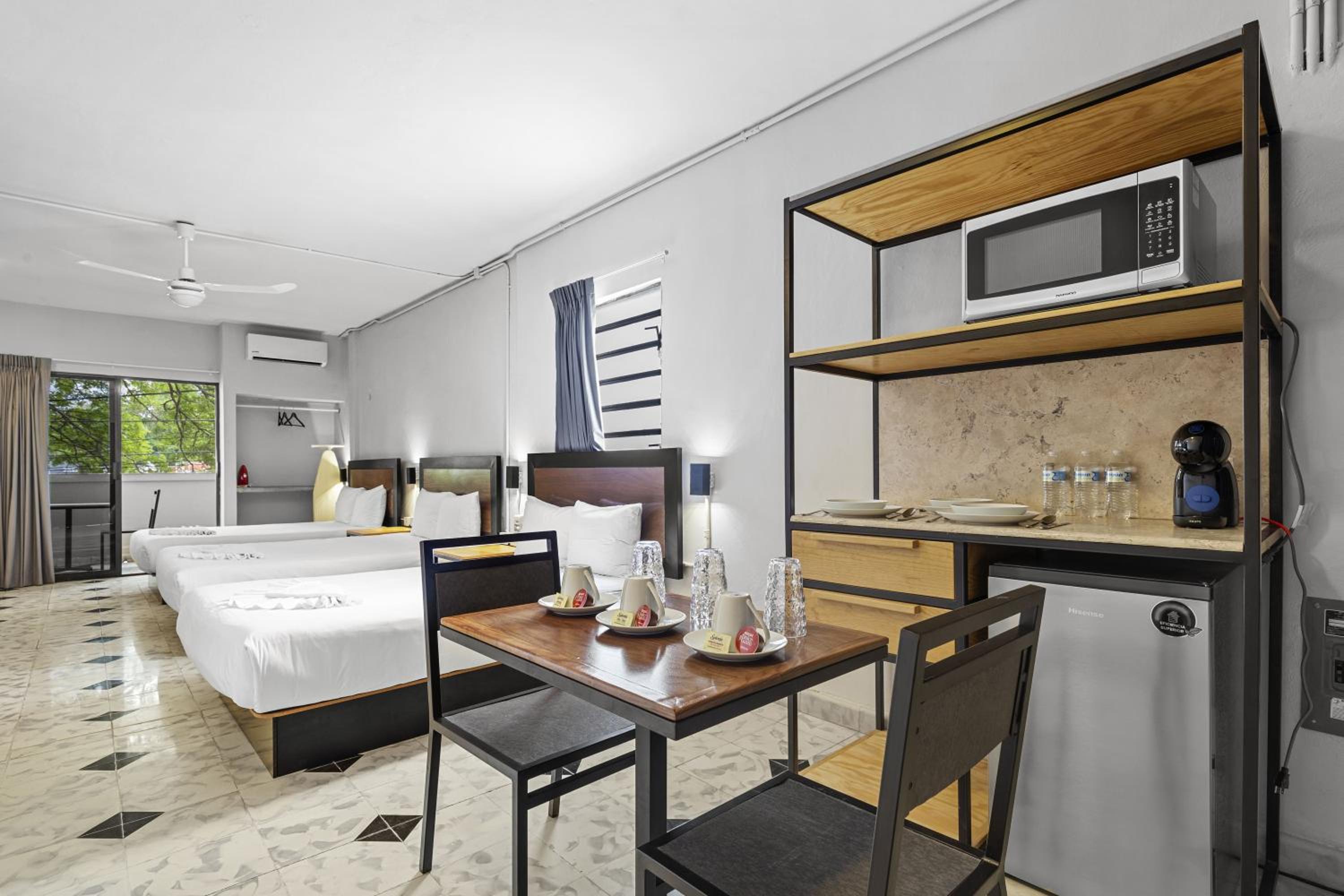 Triple Room with Balcony - Photo 1