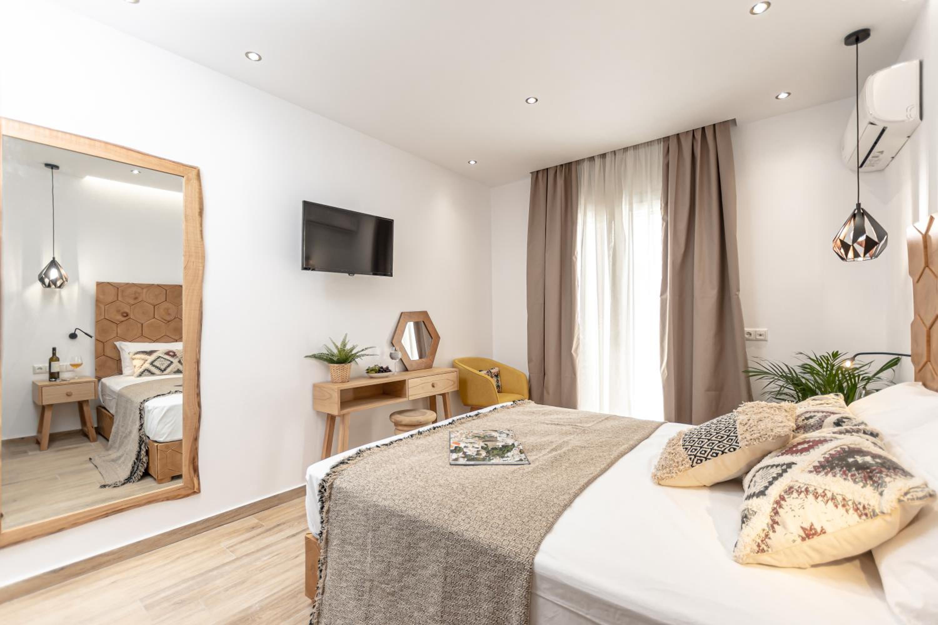 Standard Double Room - Photo 36