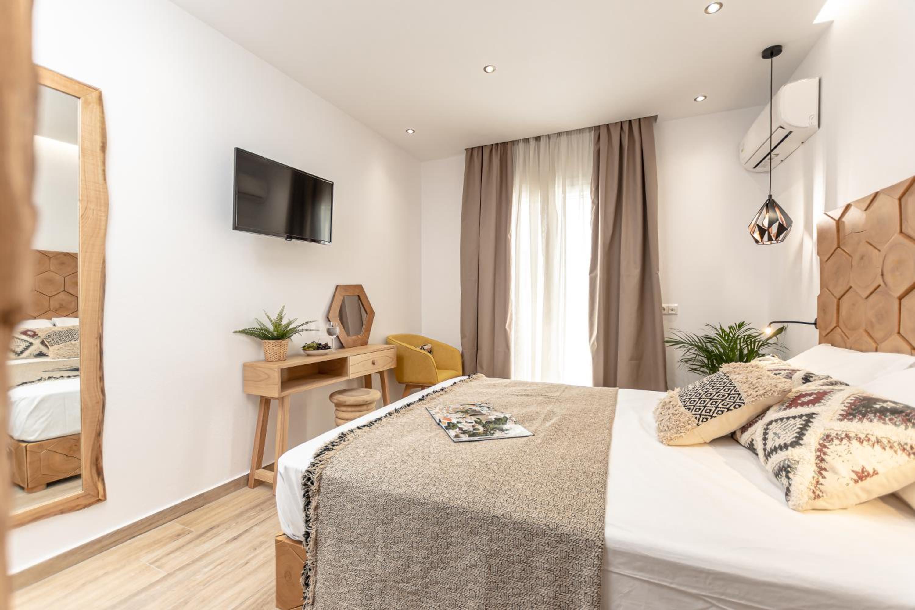 Standard Double Room - Photo 27