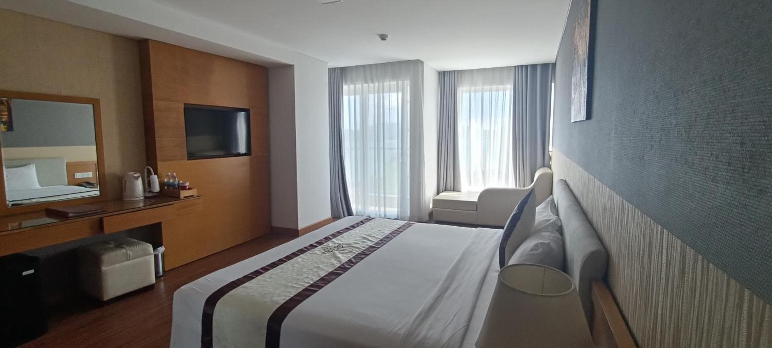 Deluxe Room Sea View with Balcony photo 2