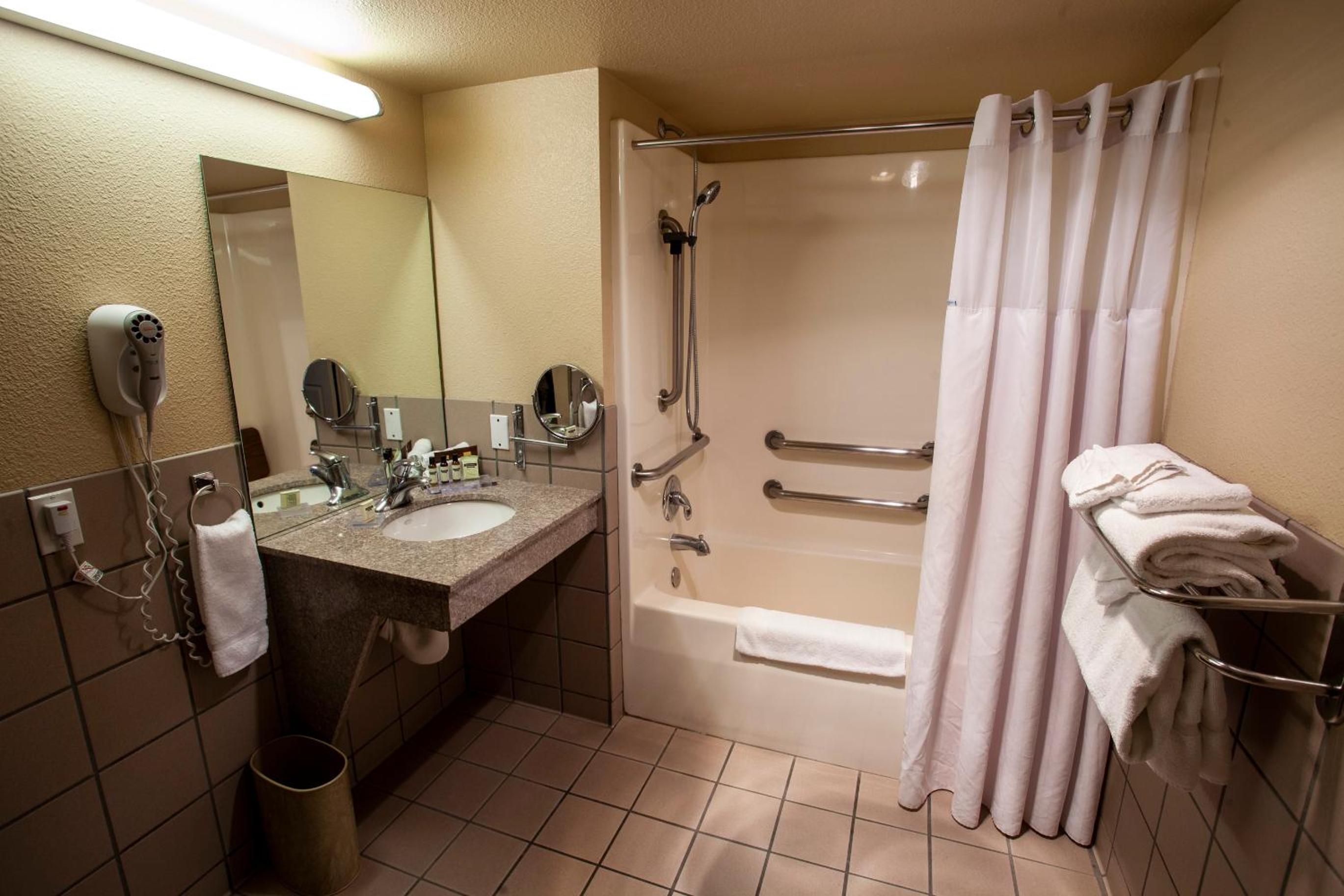1 King Bed, Suite, Jetted Tub, Non-Smoking - Photo 3