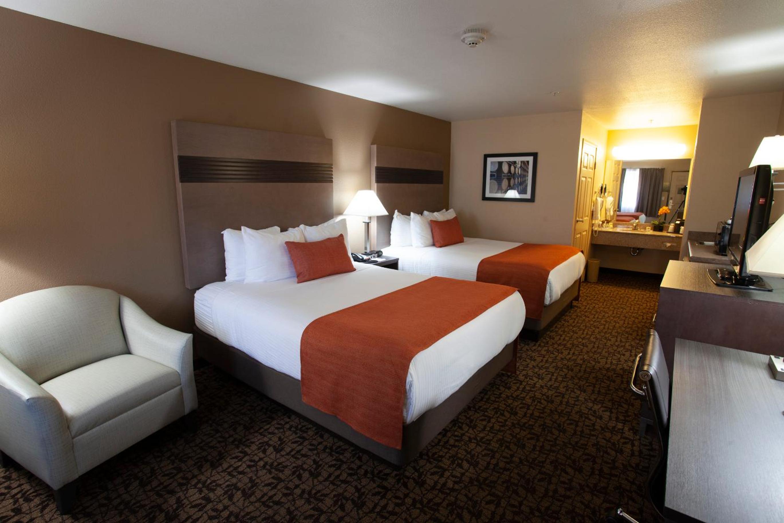 Queen Room with Two Queen Beds - Photo 1
