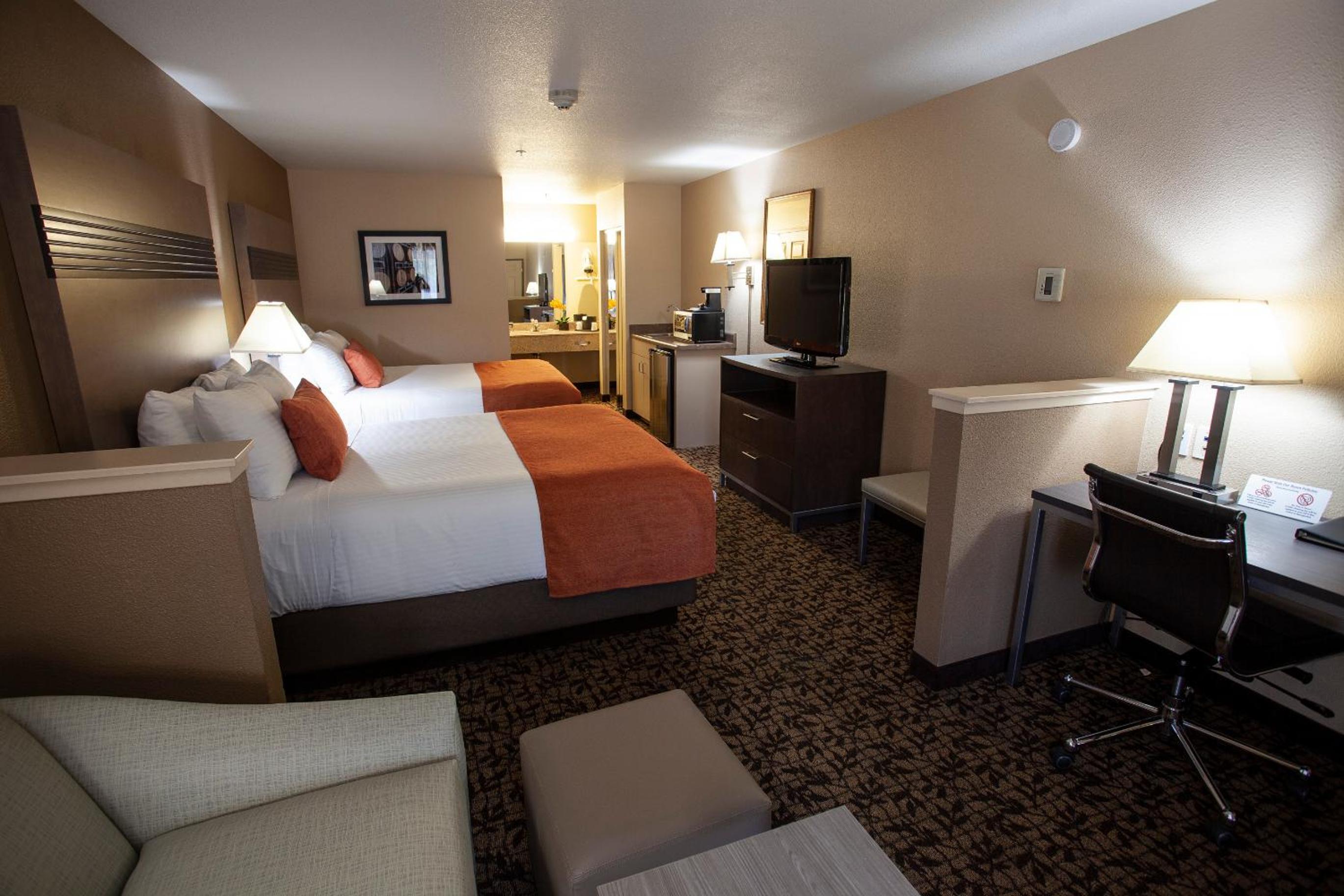Studio Suite with Two Queen Beds - Non-Smoking - Photo 3