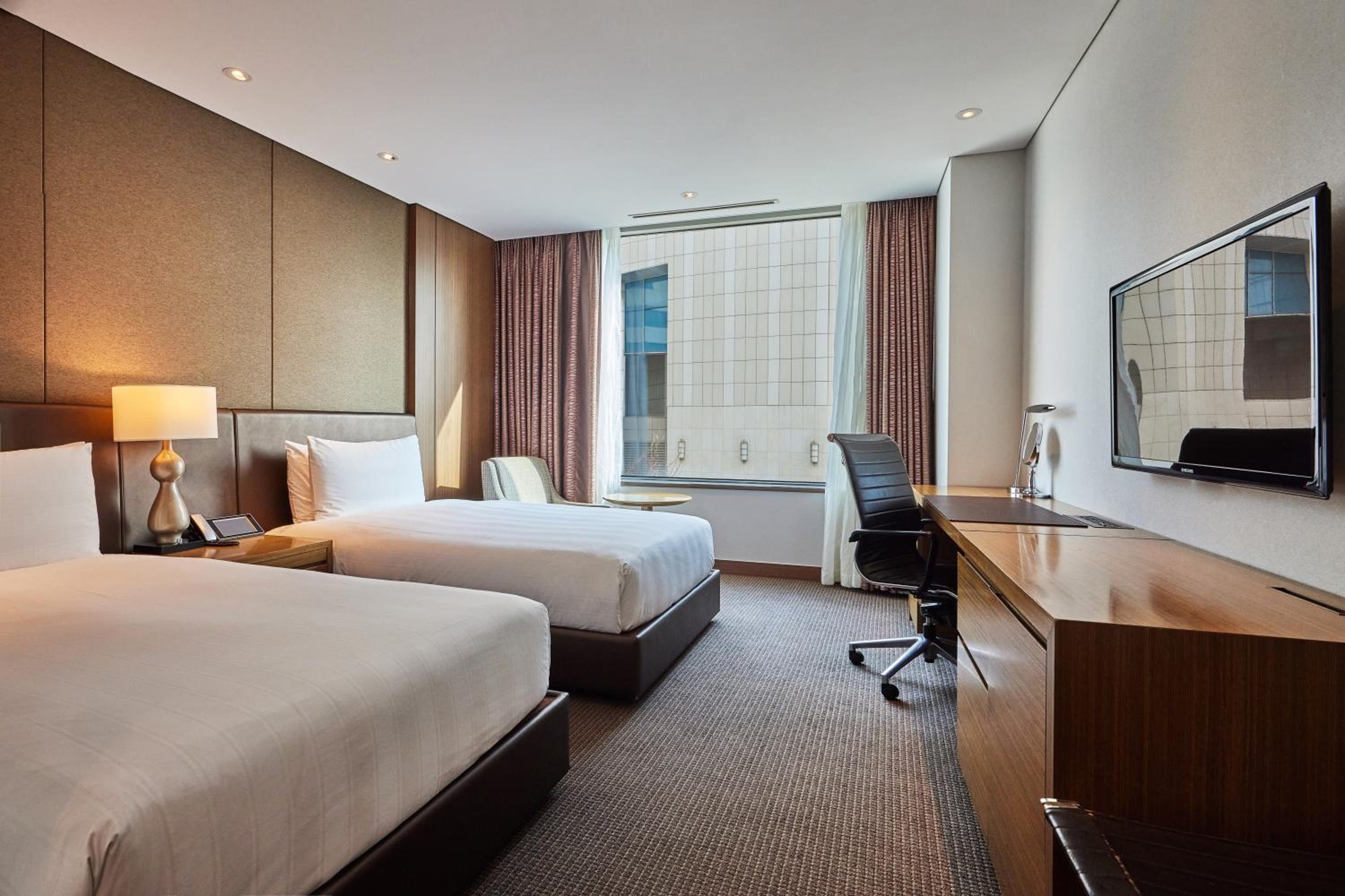 Standard Twin Room with Bath - Photo 5
