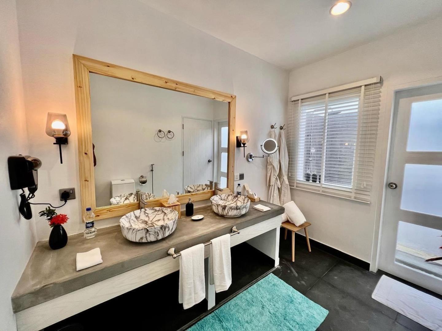 Deluxe Double or Twin Room with Balcony - Photo 10