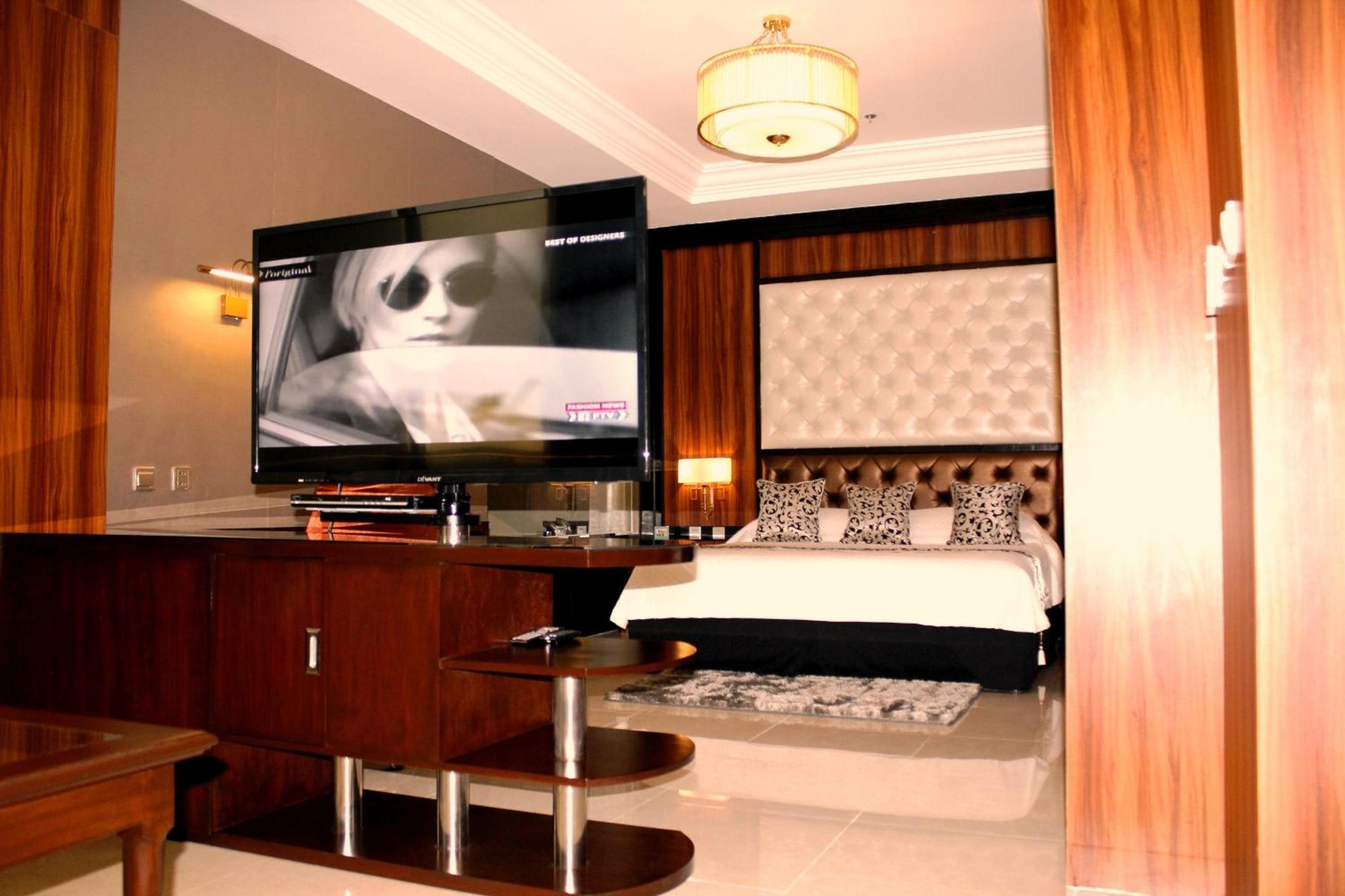 Jacuzzi Suite photo 3