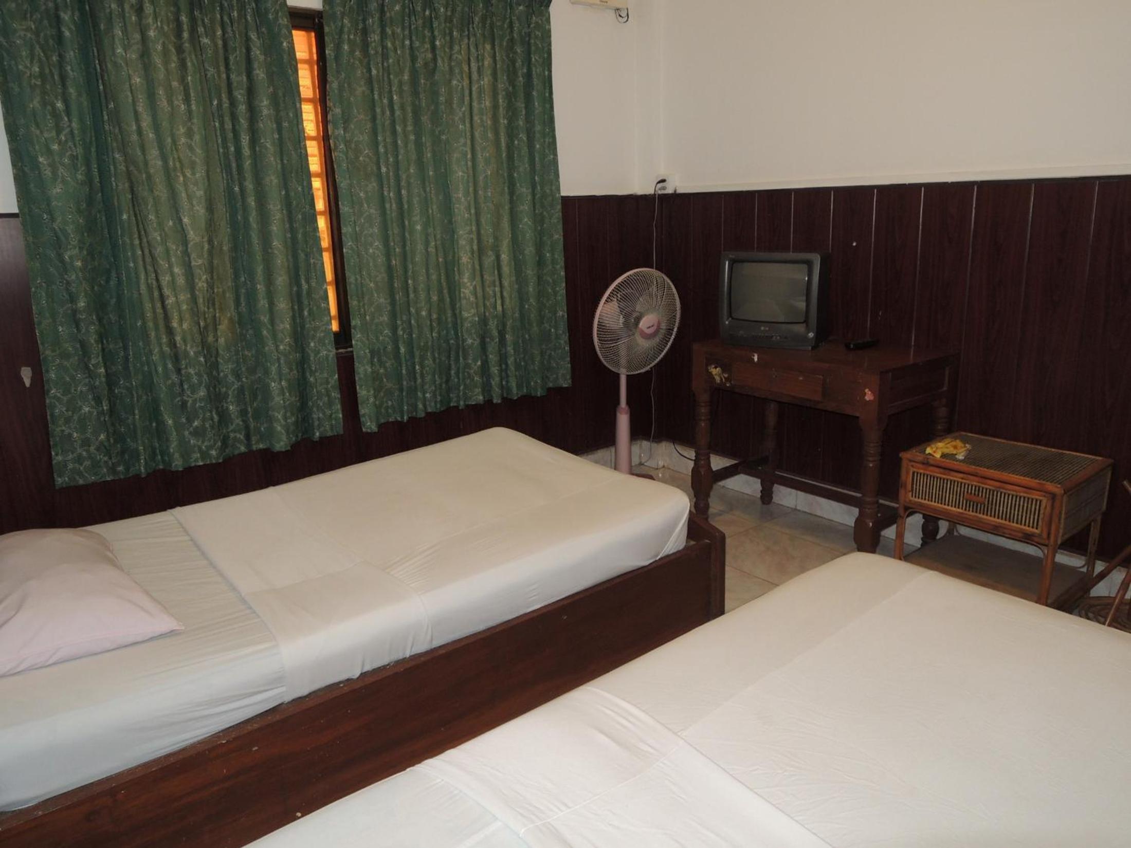 Twin Room with Fan photo 2