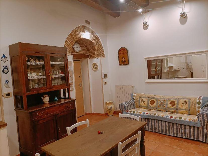 Double or Twin Room with Private Bathroom - Photo 8