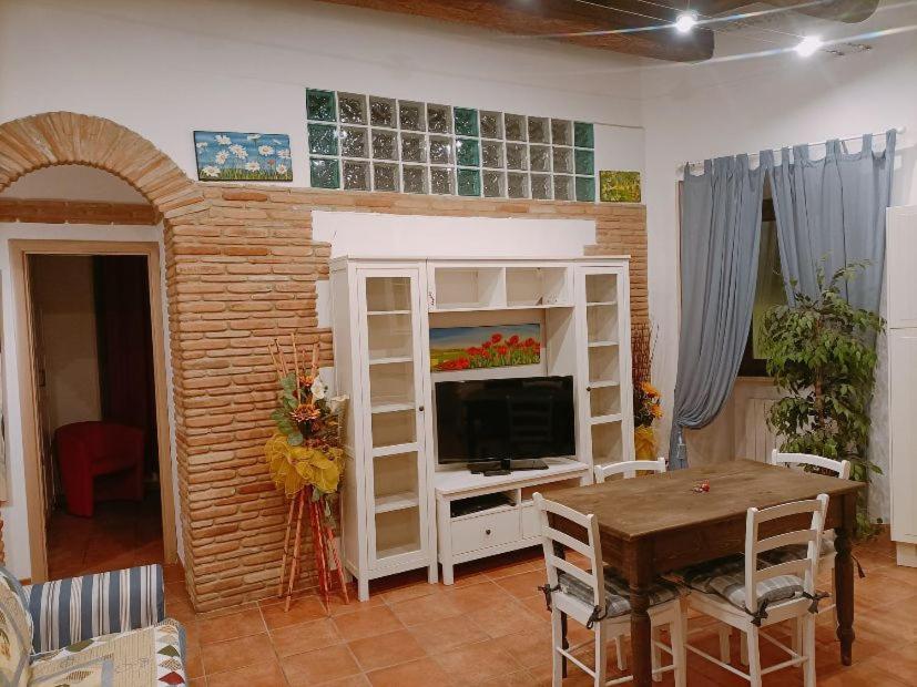 Double or Twin Room with Private Bathroom - Photo 7