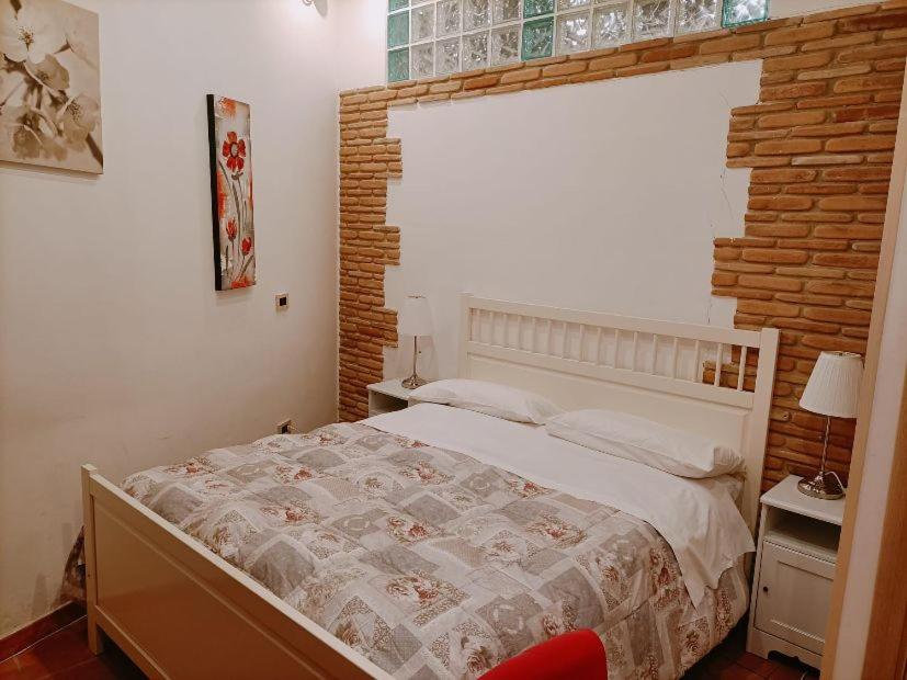 Double or Twin Room with Private Bathroom - Photo 14