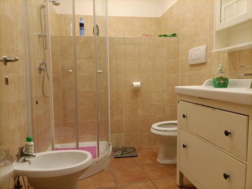 Double or Twin Room with Private Bathroom - Photo 13