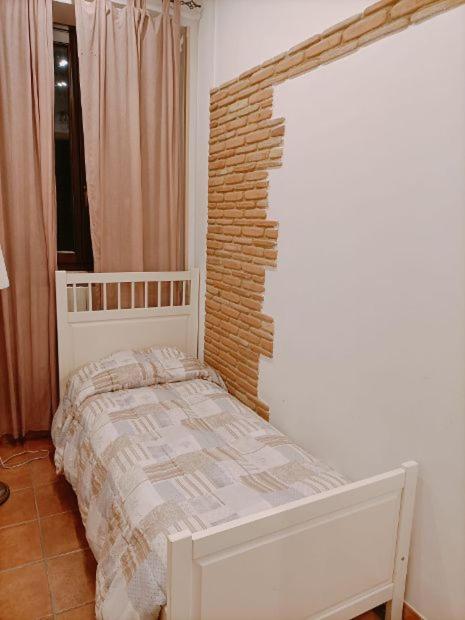 Double or Twin Room with Private Bathroom - Photo 12