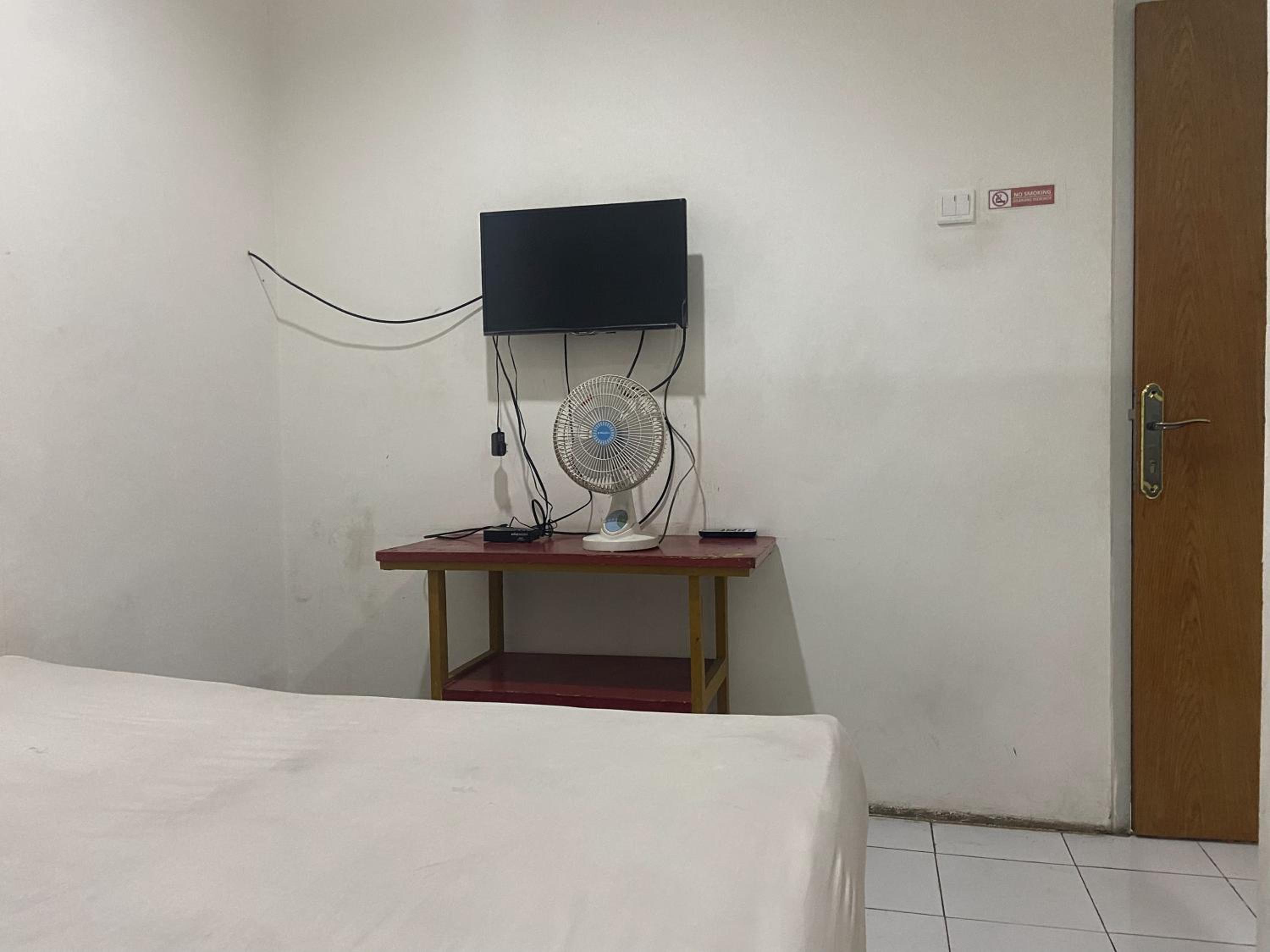 Budget Double Room - Photo 12