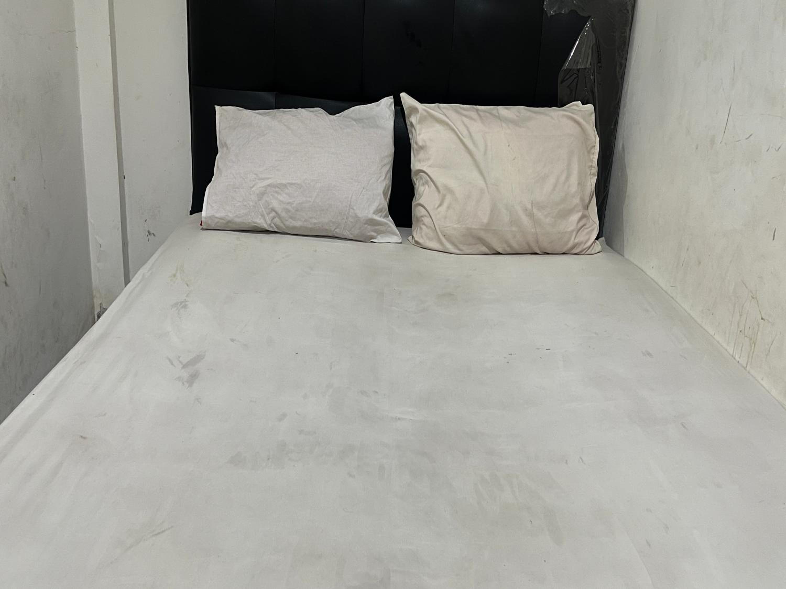 Budget Double Room - Photo 11